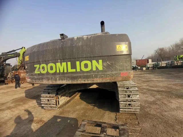 ZE650EK‑10‑5033 | 2022 | 1,825 h | Baoding — Decker 210 hydraulic breaker