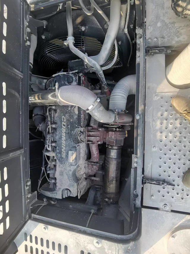ZE650EK‑10‑5033 | 2022 | 1,825 h | Baoding — Decker 210 hydraulic breaker