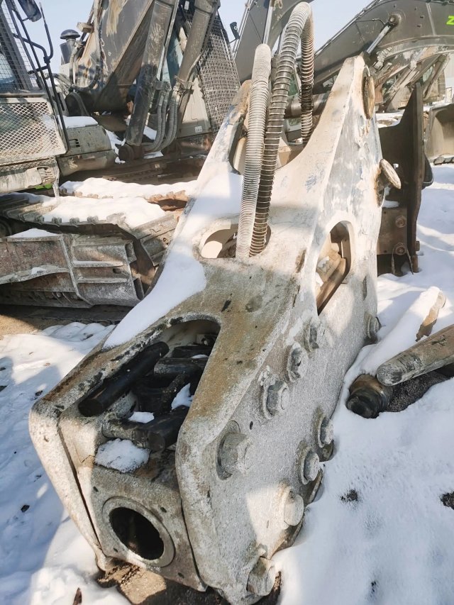 ZE650EK‑10‑5033 | 2022 | 1,825 h | Baoding — Decker 210 hydraulic breaker