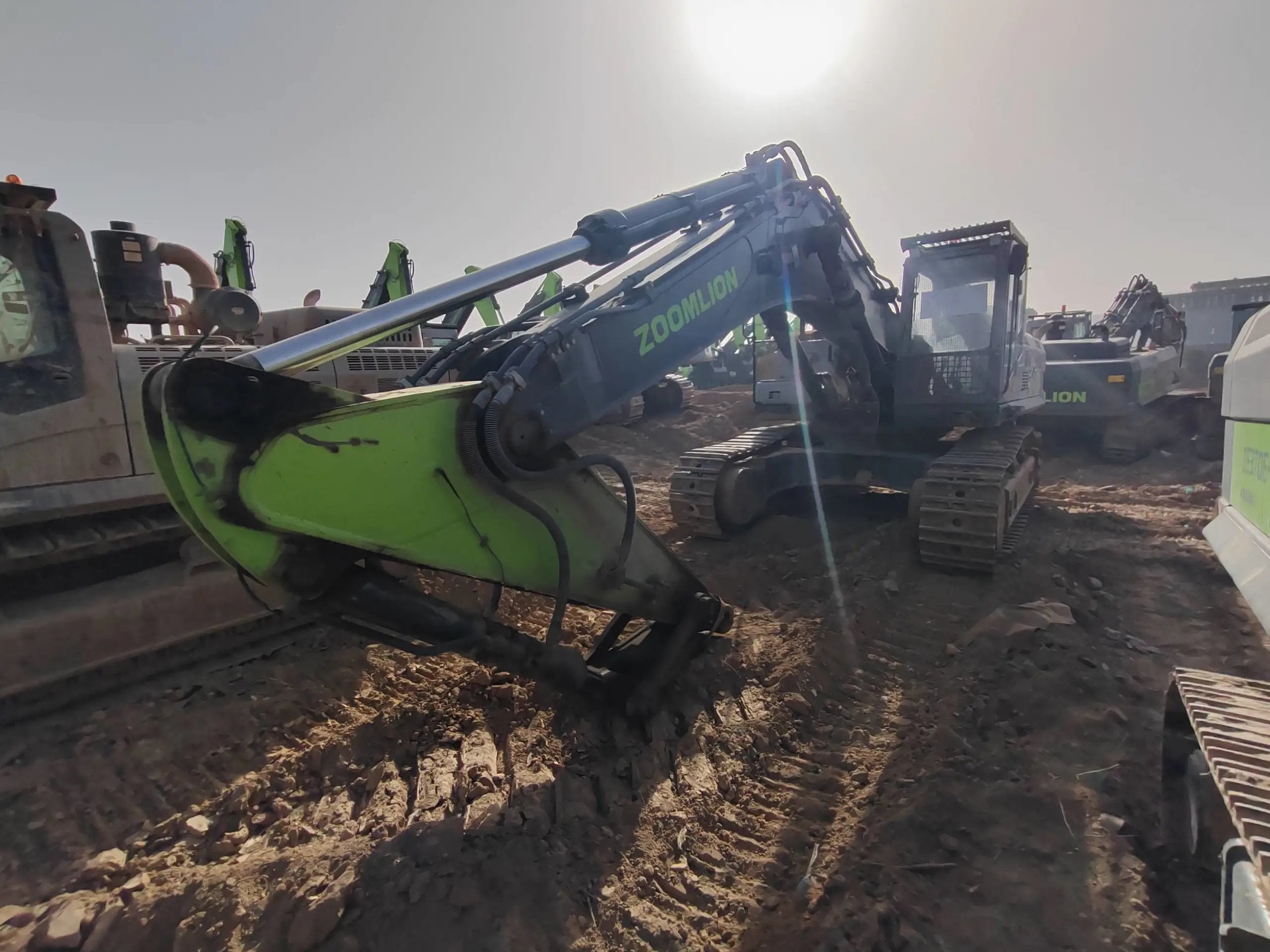 ZE550EK‑10‑1009 | Manufactured Oct 2020 | 2,073 hrs | Parked in Weinan — NO bucket assembly