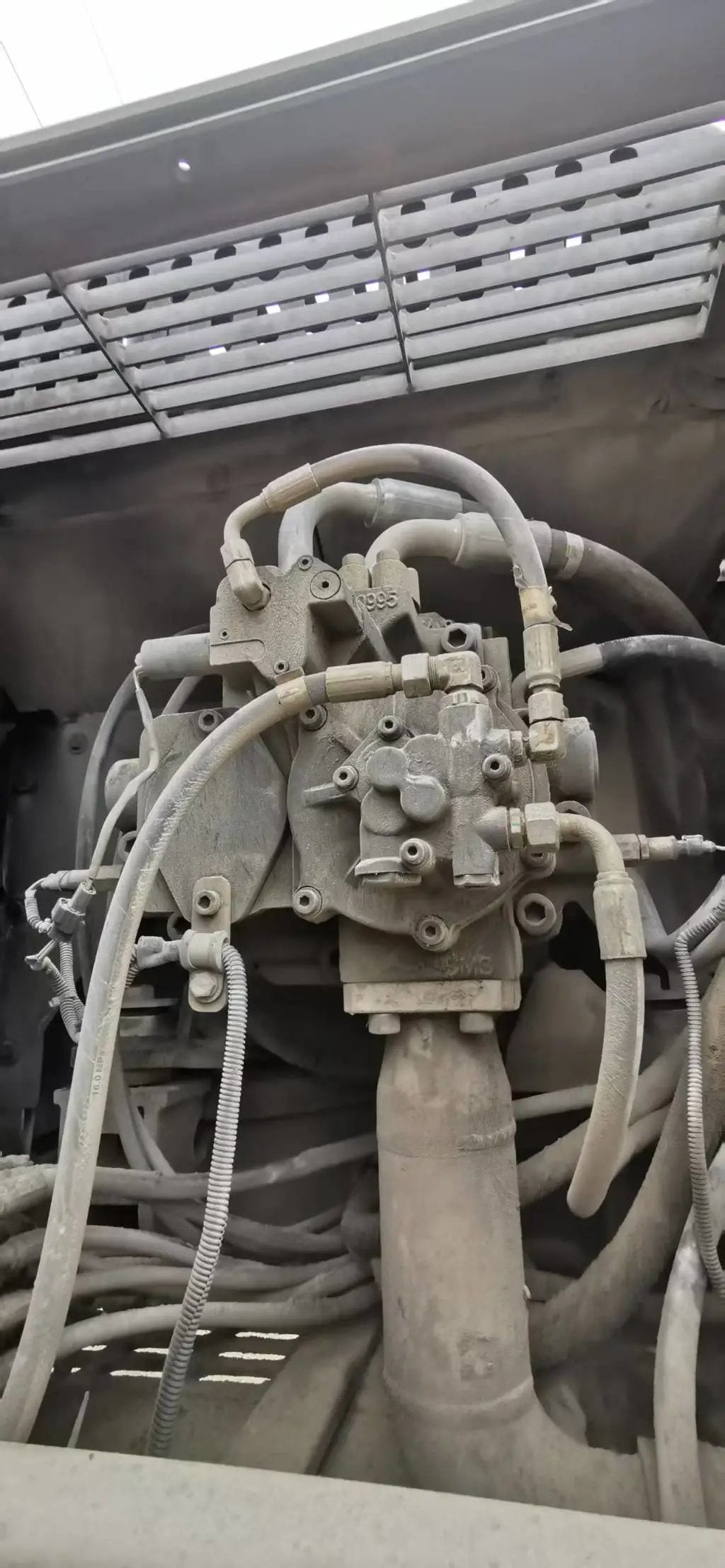 ZE550EK-10-1177 | Built: June 2021 | Hours: 6,889 hrs | Parked: Siping, Jilin | Attachment: Decker 200 hydraulic breaker