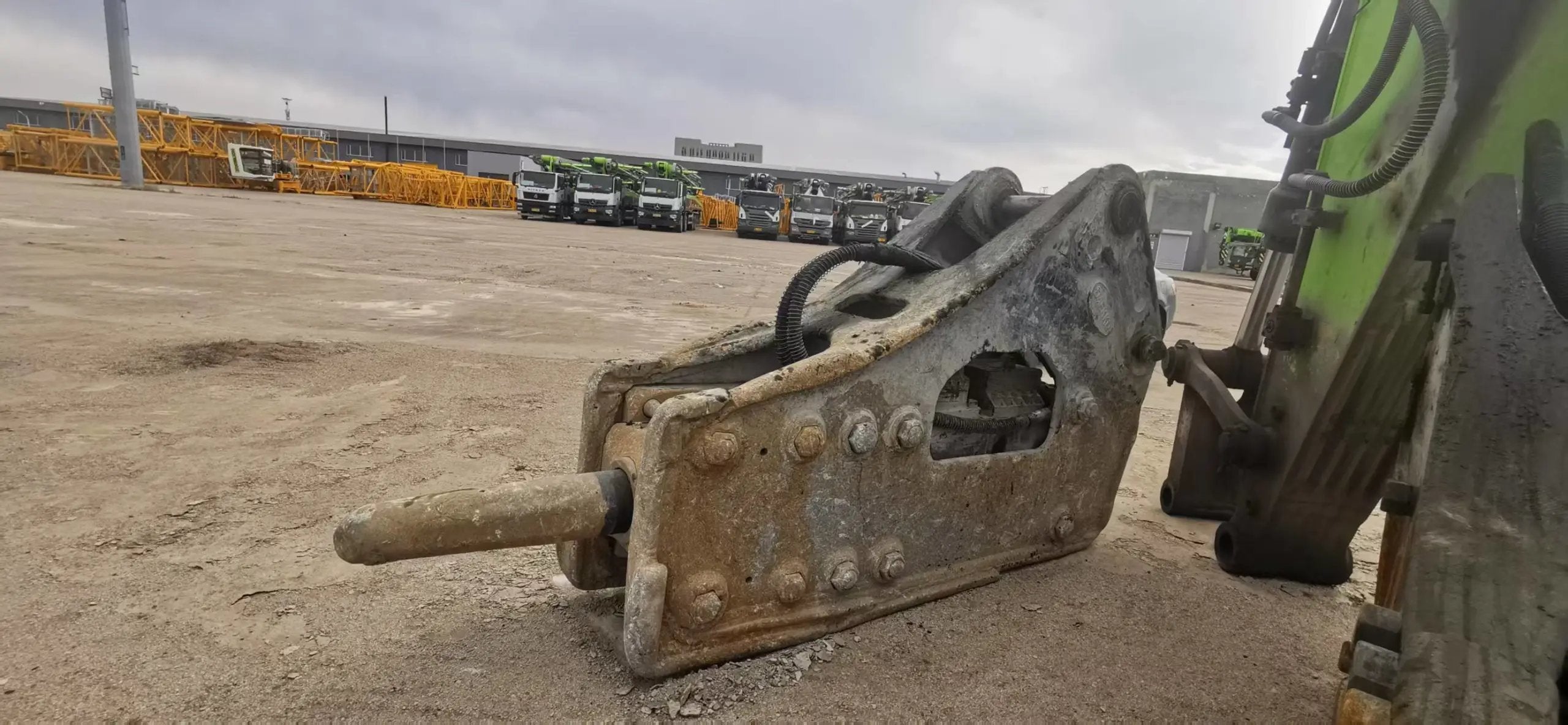 ZE550EK-10-1177 | Built: June 2021 | Hours: 6,889 hrs | Parked: Siping, Jilin | Attachment: Decker 200 hydraulic breaker