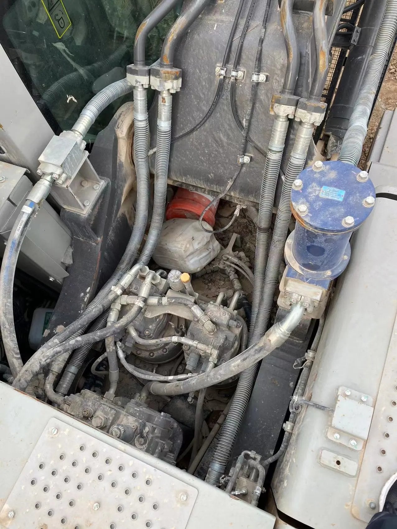 ZE620GK‑5011 | 2023 | 1,156 h | Weinan — Aidi 215 hydraulic breaker