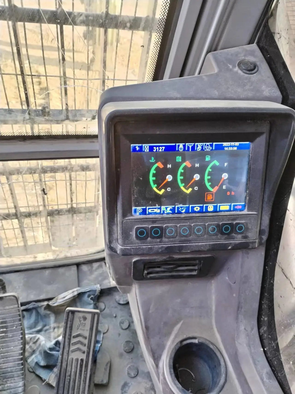 ZE550EK-10-1205 | Built: Sep 2021 | Hours: 3,721 hrs | Location: Siping, Jilin | Attachment: Decker (德克) 200 hydraulic breaker