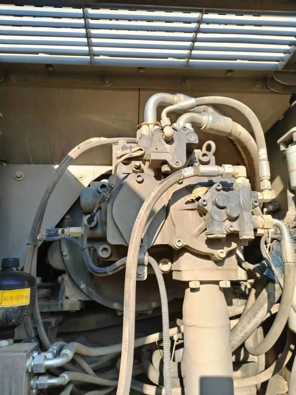 ZE550EK-10-1205 | Built: Sep 2021 | Hours: 3,721 hrs | Location: Siping, Jilin | Attachment: Decker (德克) 200 hydraulic breaker