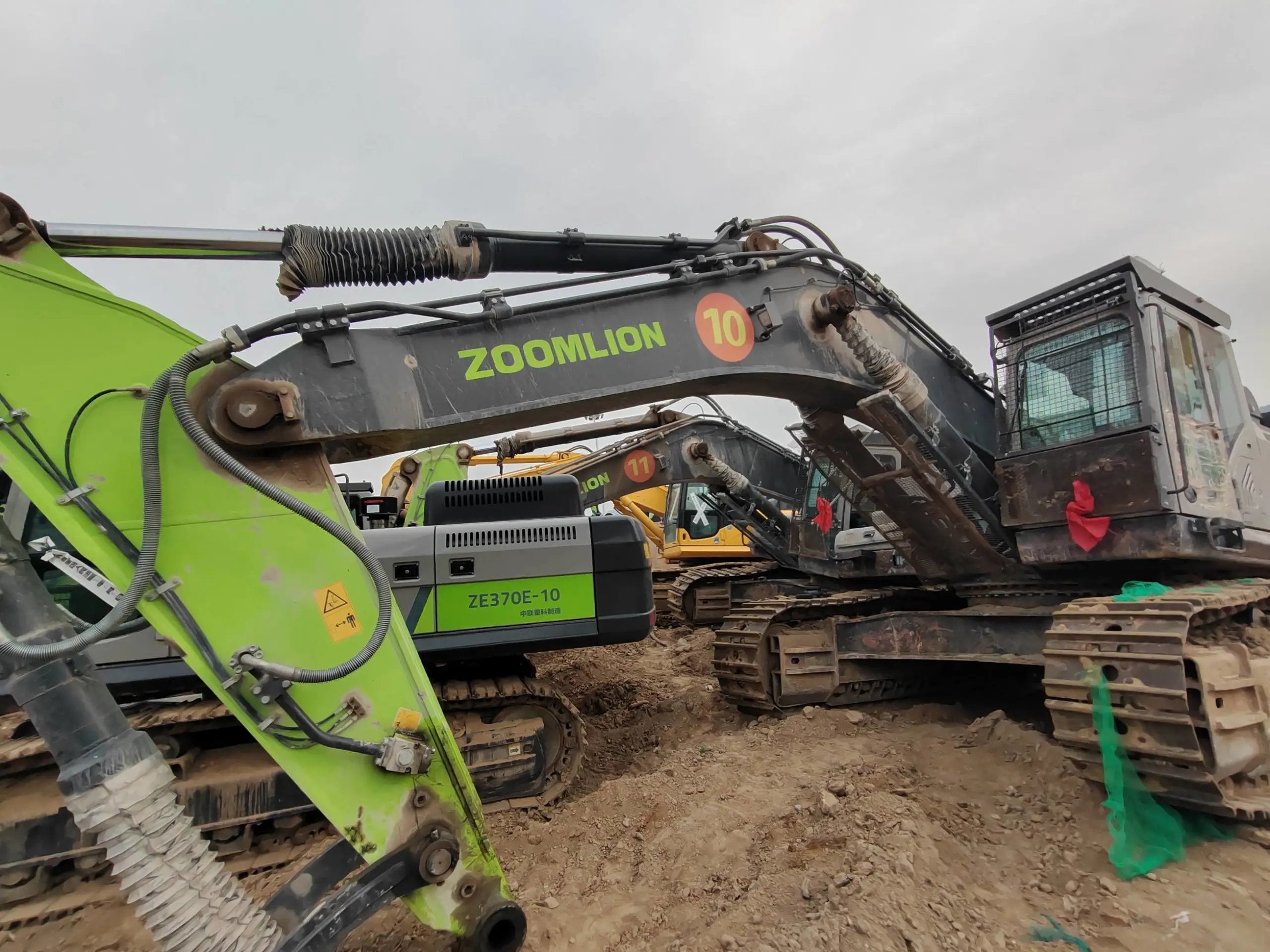 ZE620GK‑5008 | 2023 | 1,329 h | Weinan — Aidi 215 hydraulic breaker