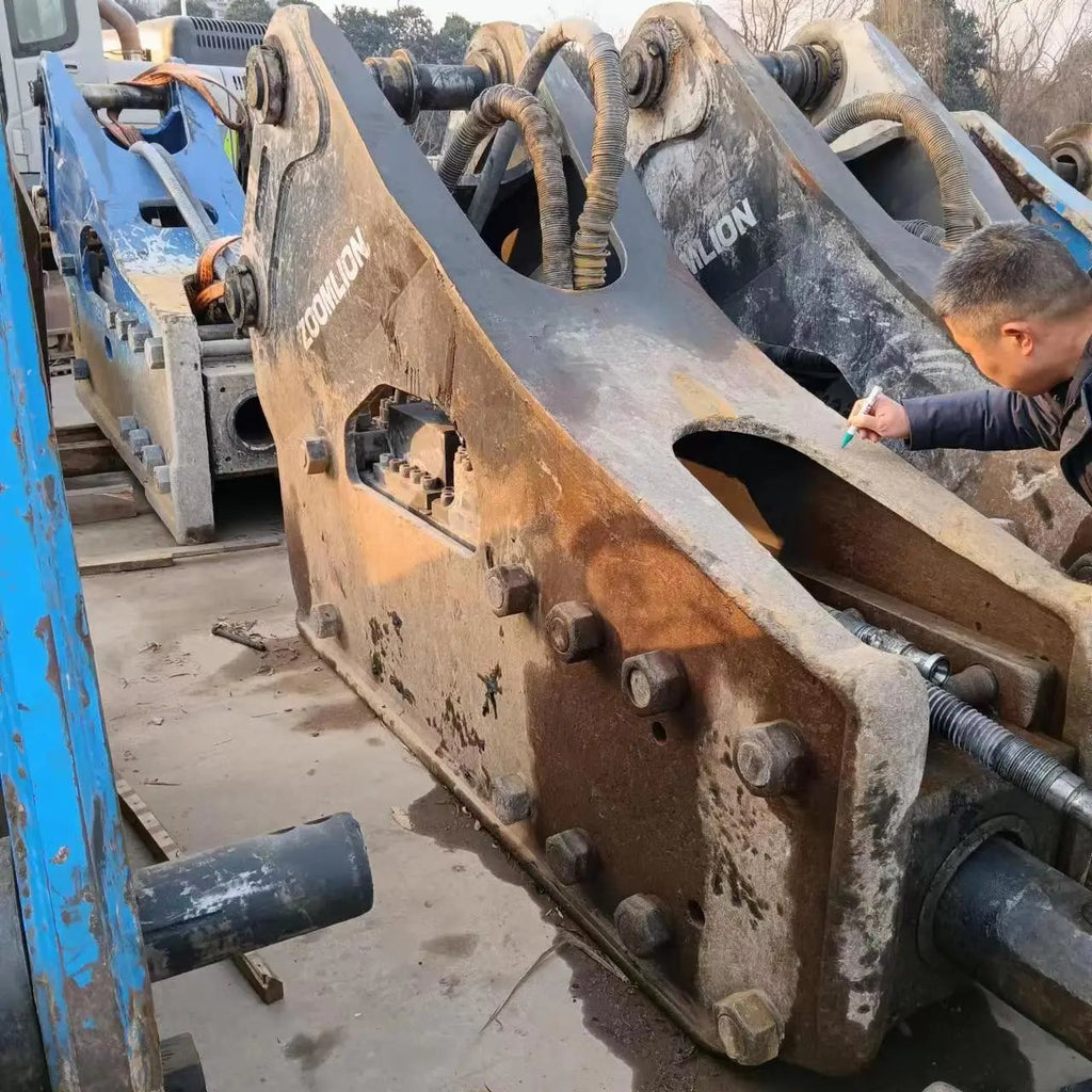 ZE620GK‑5008 | 2023 | 1,329 h | Weinan — Aidi 215 hydraulic breaker