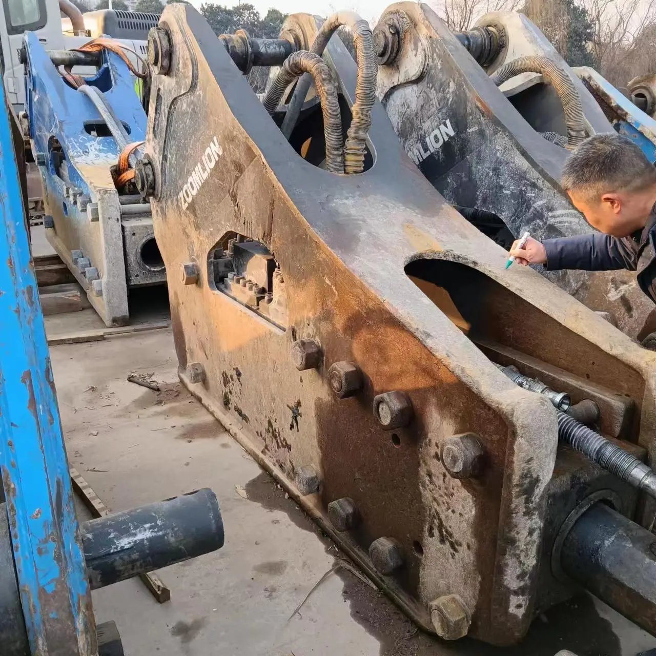 ZE620GK‑5008 | 2023 | 1,329 h | Weinan — Aidi 215 hydraulic breaker