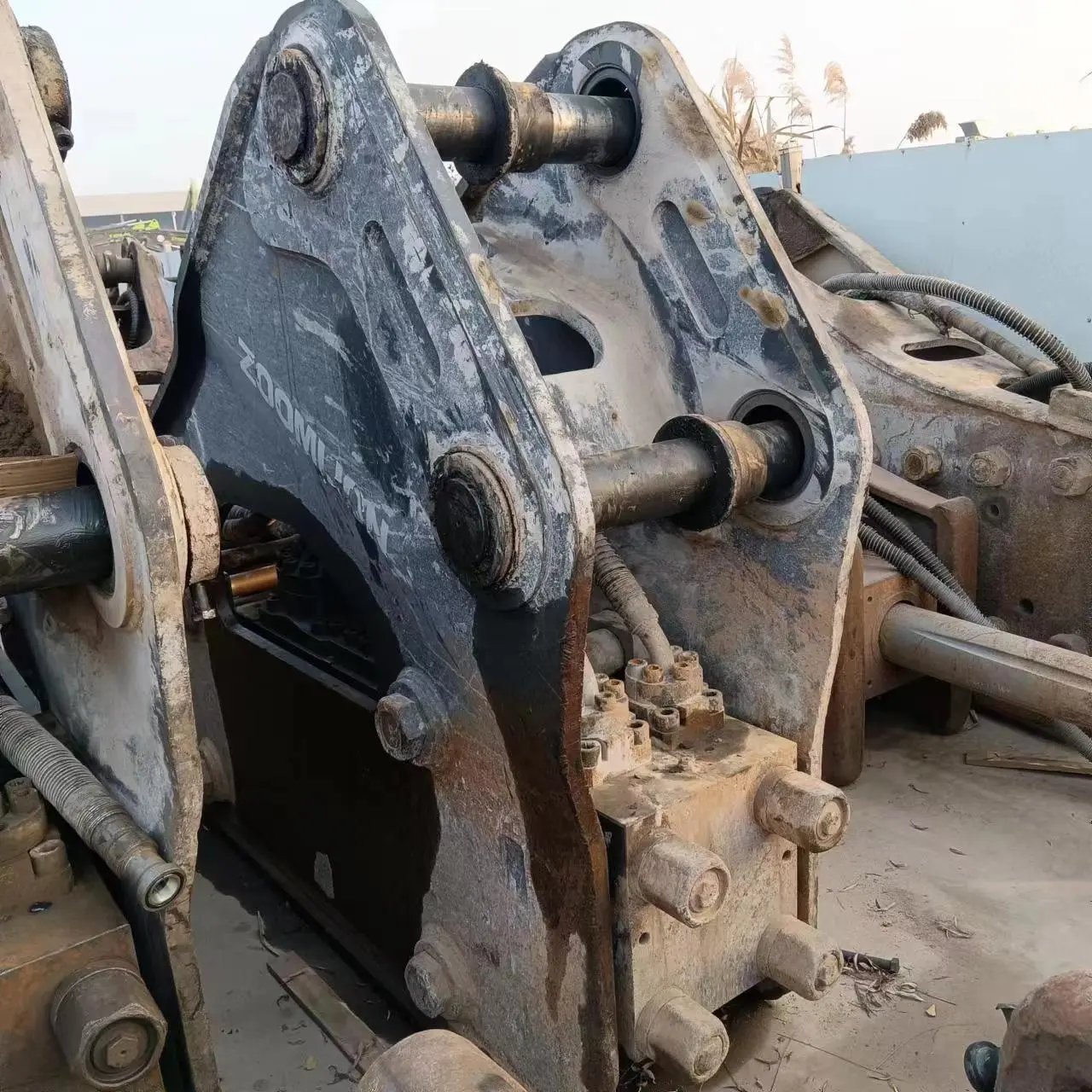 ZE620GK‑5008 | 2023 | 1,329 h | Weinan — Aidi 215 hydraulic breaker