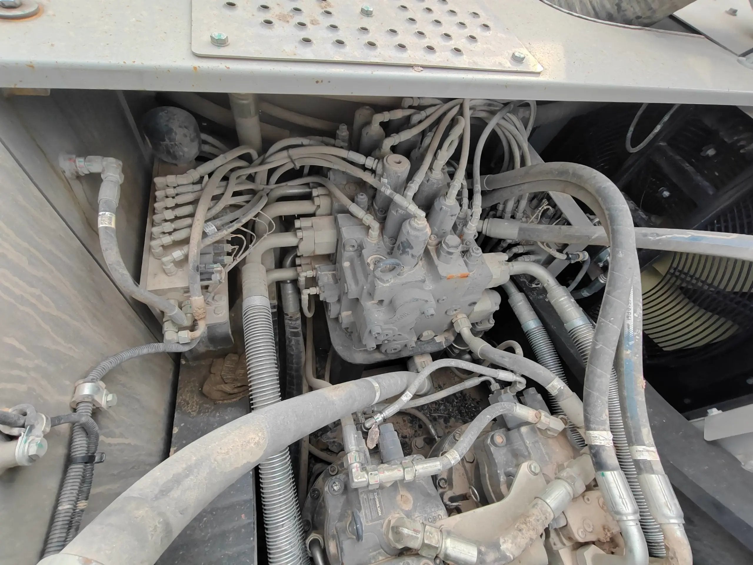 ZE620GK‑5008 | 2023 | 1,329 h | Weinan — Aidi 215 hydraulic breaker