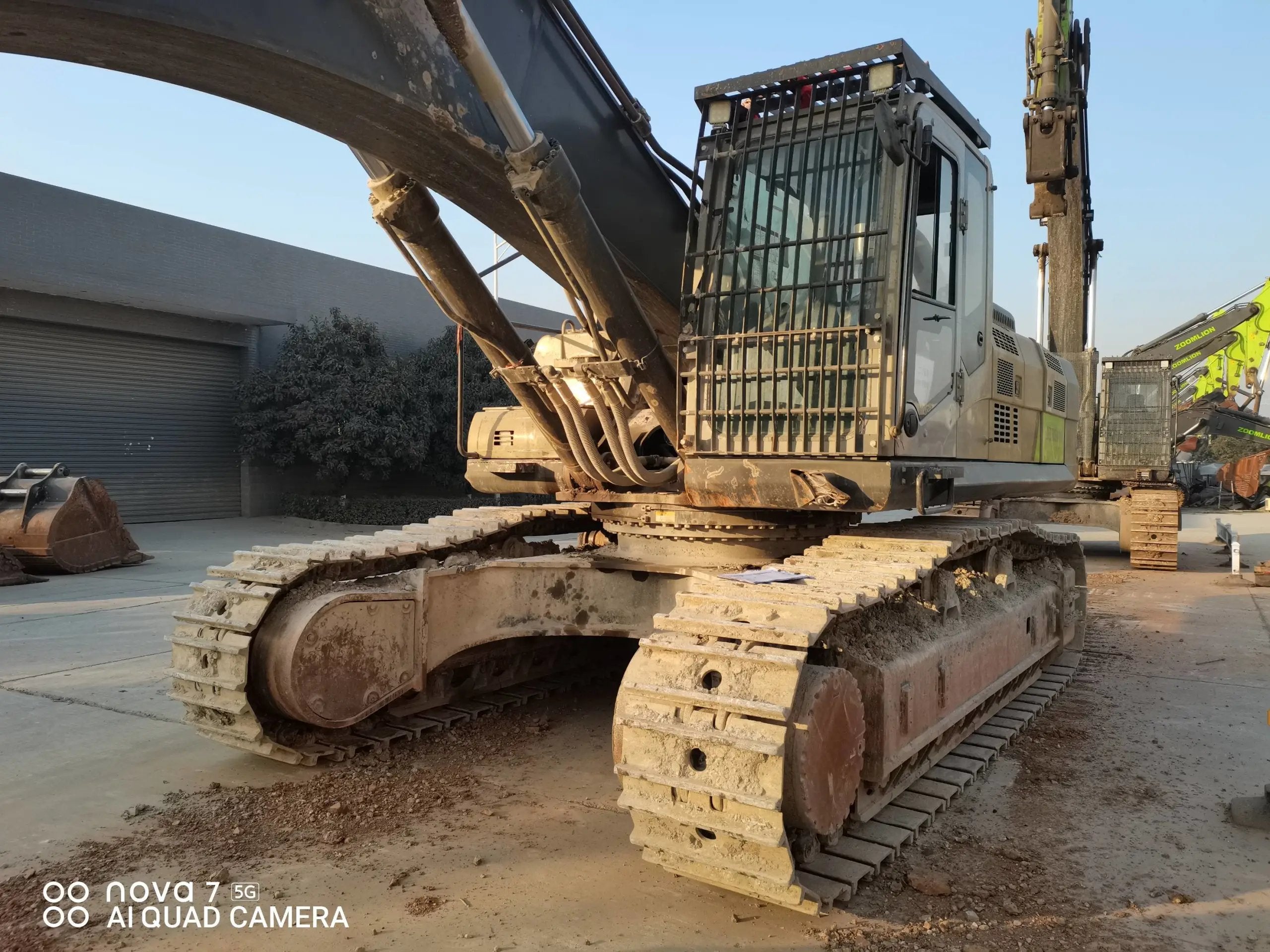 ZE550EK‑10‑1098 | 2021 | 1,895 h | Weinan — Deke 200 hydraulic breaker