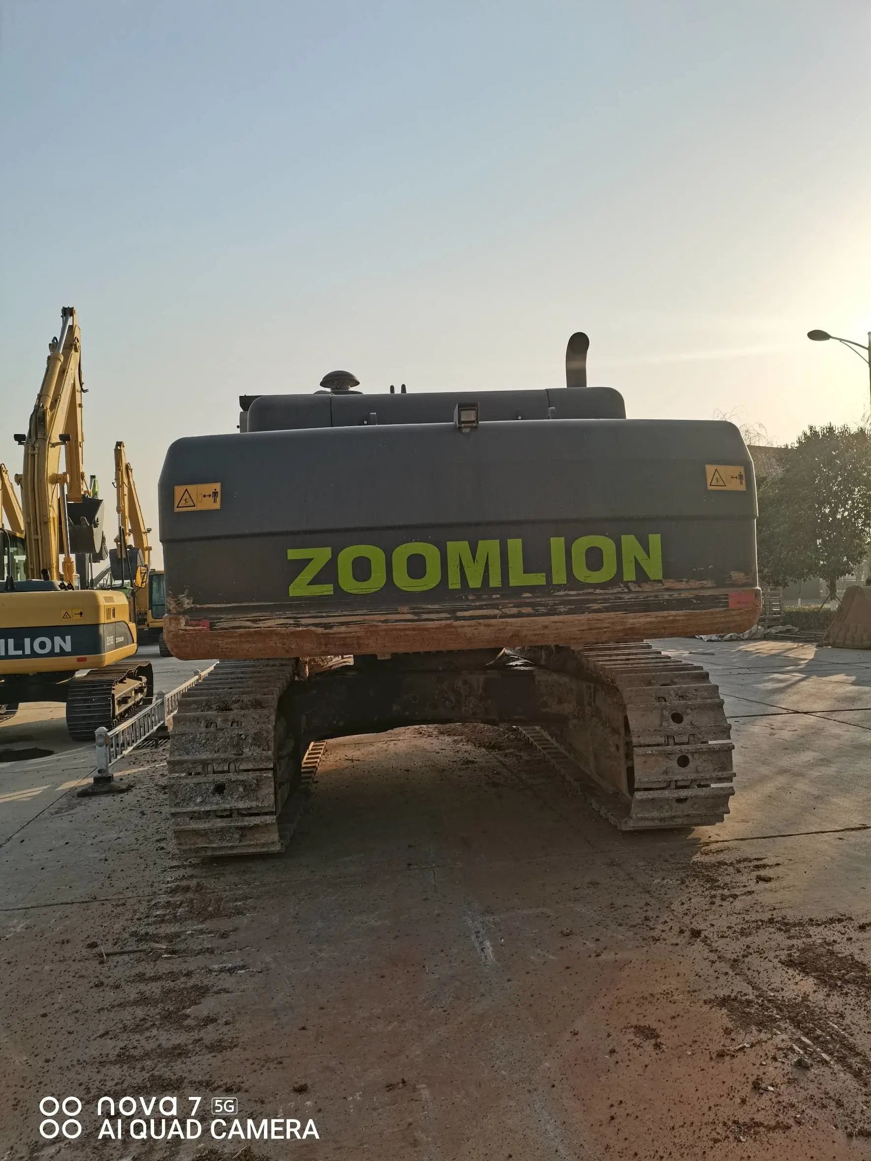 ZE550EK‑10‑1098 | 2021 | 1,895 h | Weinan — Deke 200 hydraulic breaker