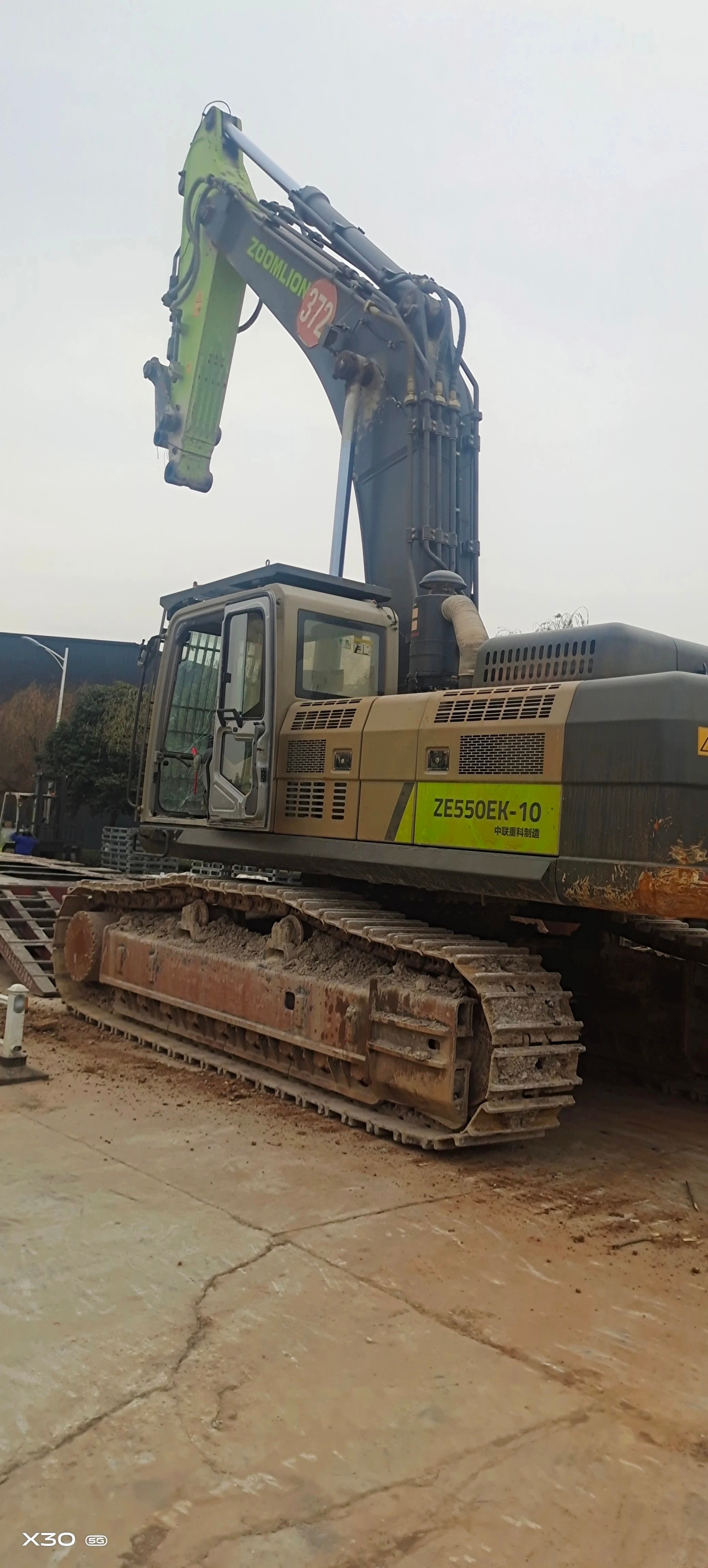 ZE550EK‑10‑1098 | 2021 | 1,895 h | Weinan — Deke 200 hydraulic breaker