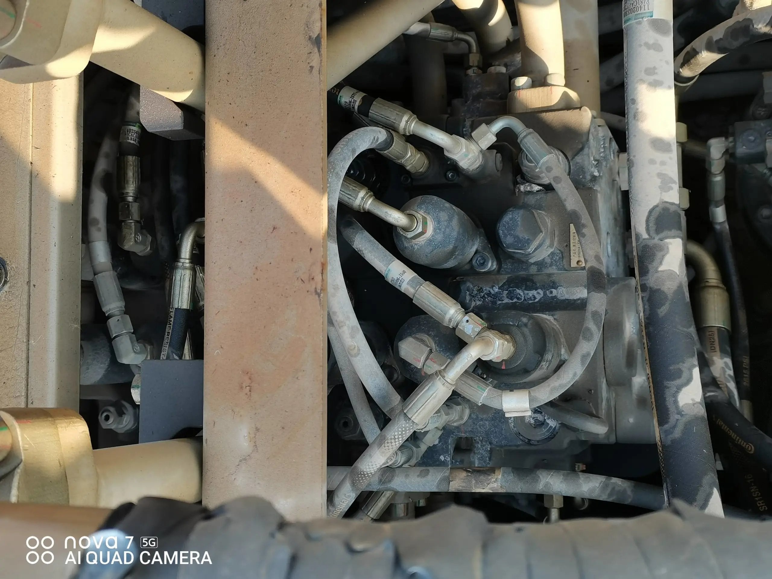 ZE550EK‑10‑1098 | 2021 | 1,895 h | Weinan — Deke 200 hydraulic breaker