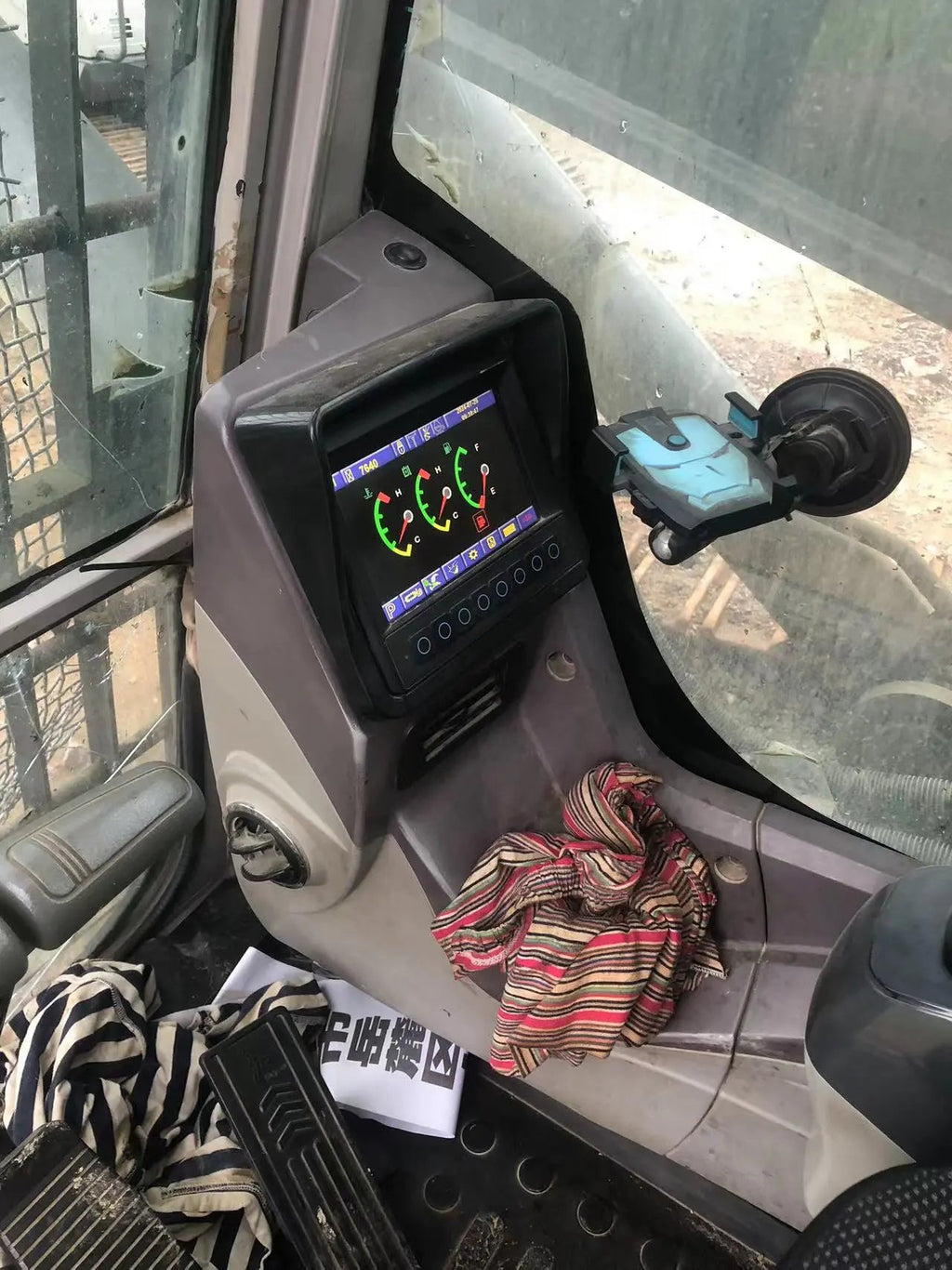 ZE550EK-10-1170 | Built 2022 | 7,640 hrs | Parked in Siping, Jilin — Equipped with Bailite 200 hydraulic breaker