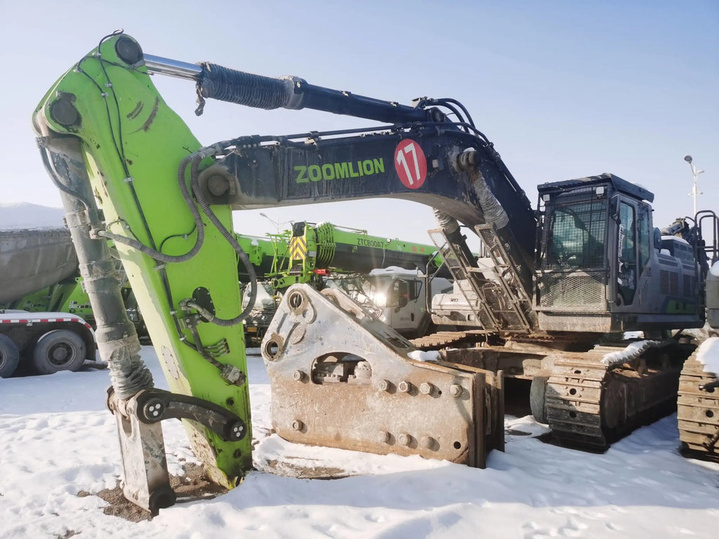 ZE620GK-5016 | 2023 | 1,637 h | Baoding — Dek 210 hydraulic breaker