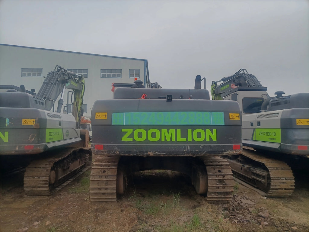 Zoomlion ZE550EK‑10‑1067 — Mar 2021 | 2,200 hrs | Parked in Siping, Jilin | Includes hook‑boom (eagle‑hook) arm