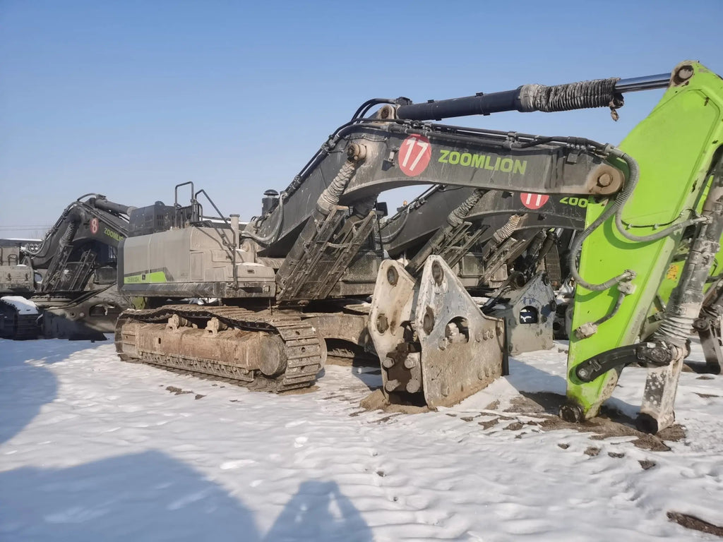 ZE620GK-5016 | 2023 | 1,637 h | Baoding — Dek 210 hydraulic breaker
