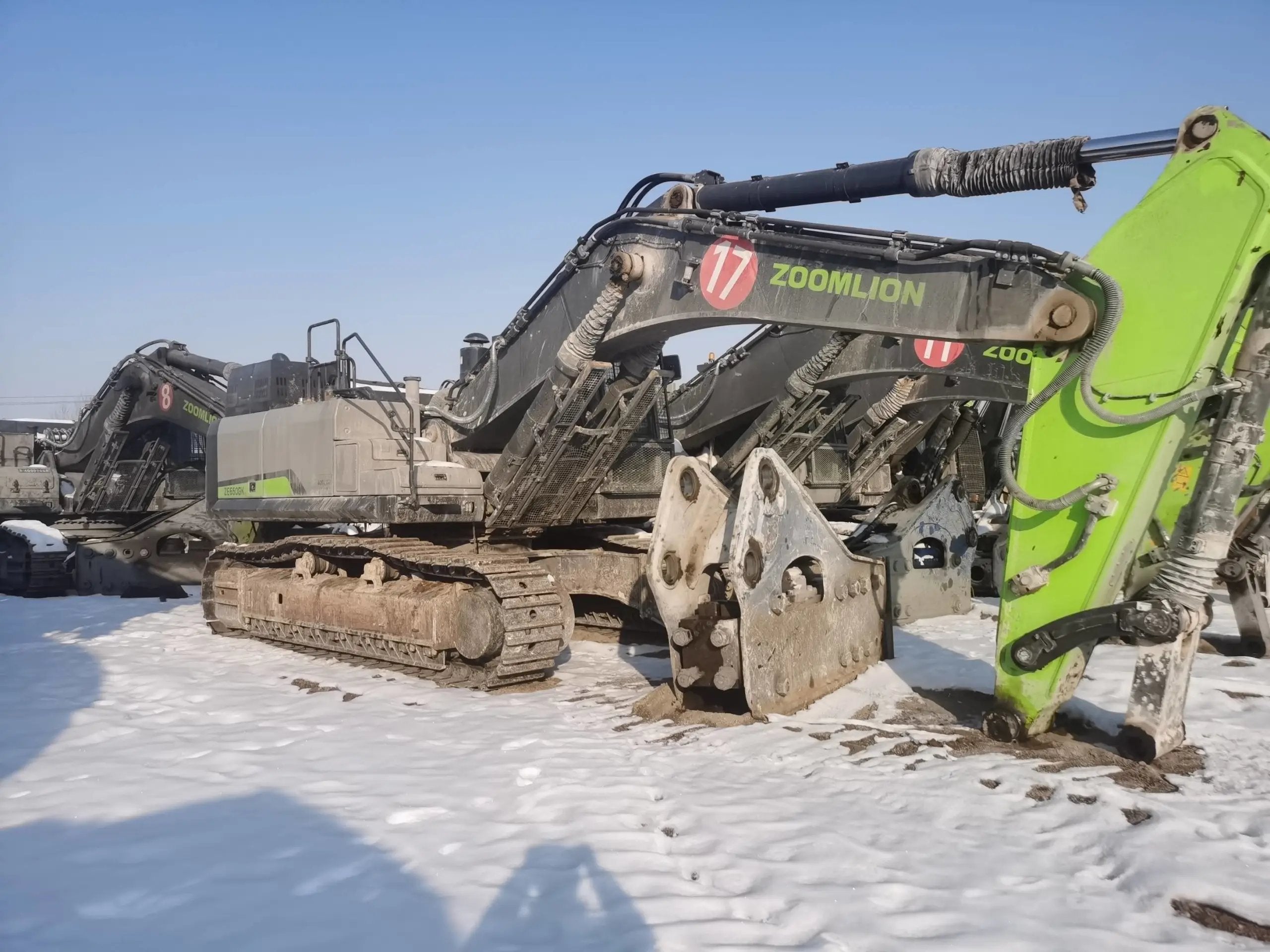 ZE620GK-5016 | 2023 | 1,637 h | Baoding — Dek 210 hydraulic breaker