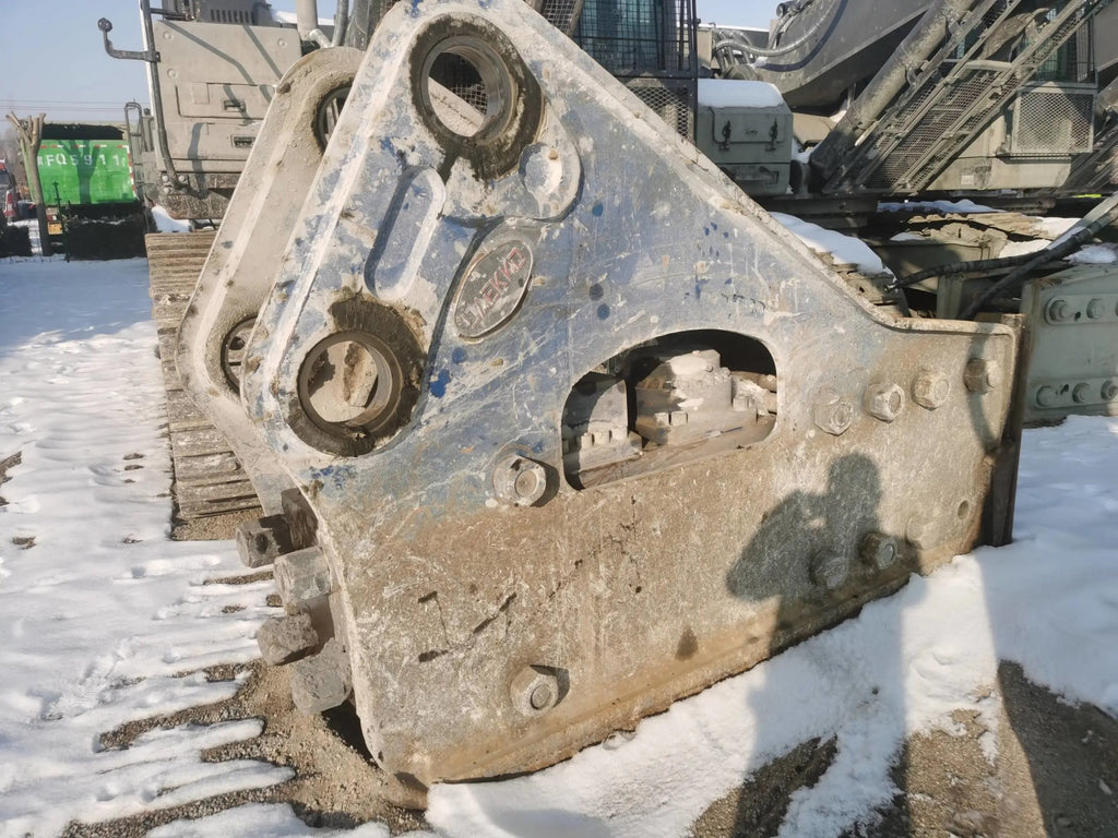 ZE620GK-5016 | 2023 | 1,637 h | Baoding — Dek 210 hydraulic breaker