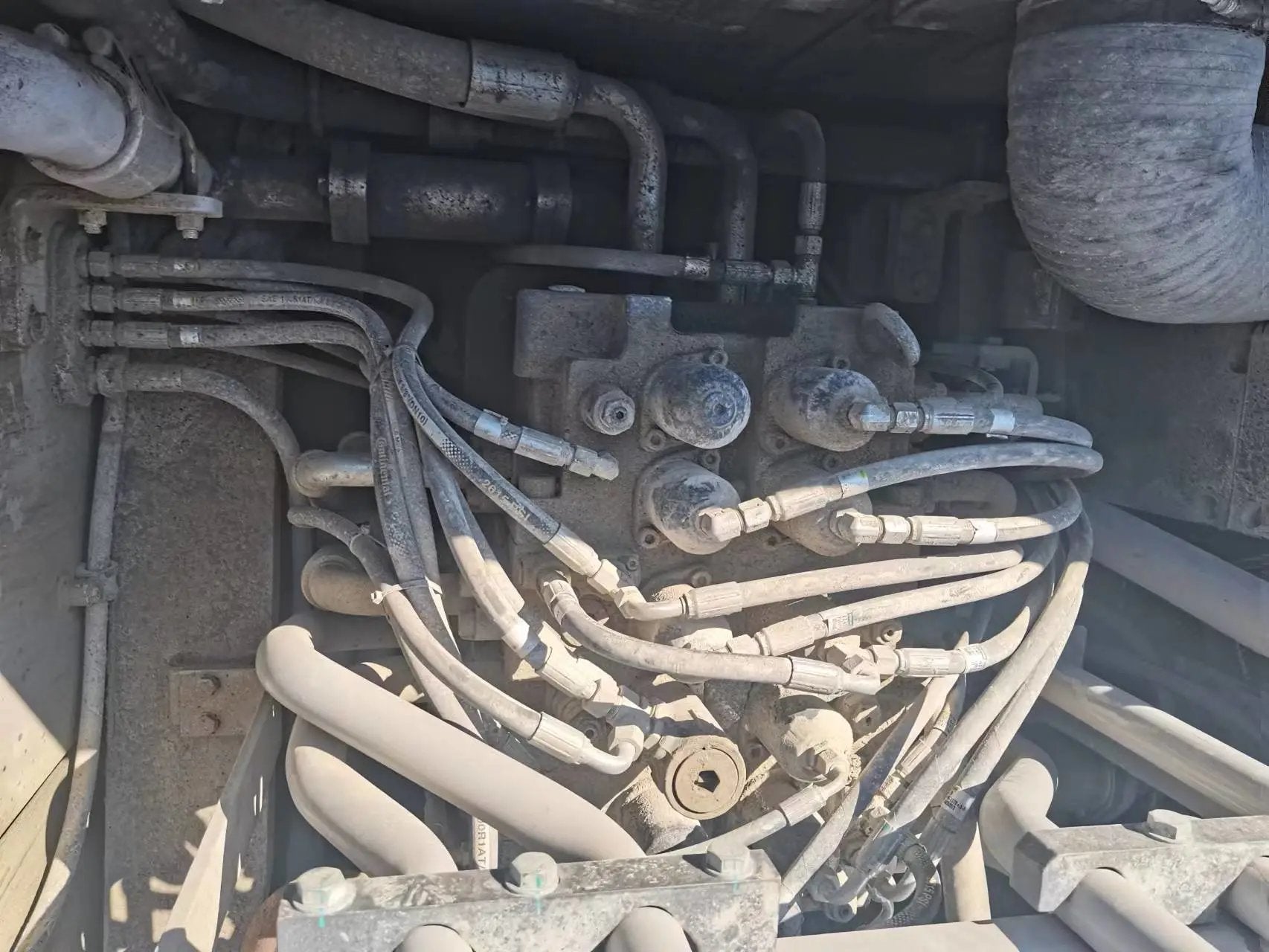 Zoomlion ZE550EK‑10‑1054 — Feb 2021 | 2,877 hrs | Parked in Siping, Jilin | Includes bucket assembly