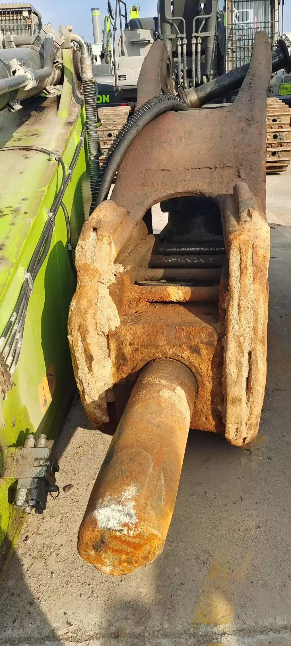 ZE550EK‑10‑1311 | 2022 | 3,588 h | Weinan — Beilite 200 hydraulic breaker included