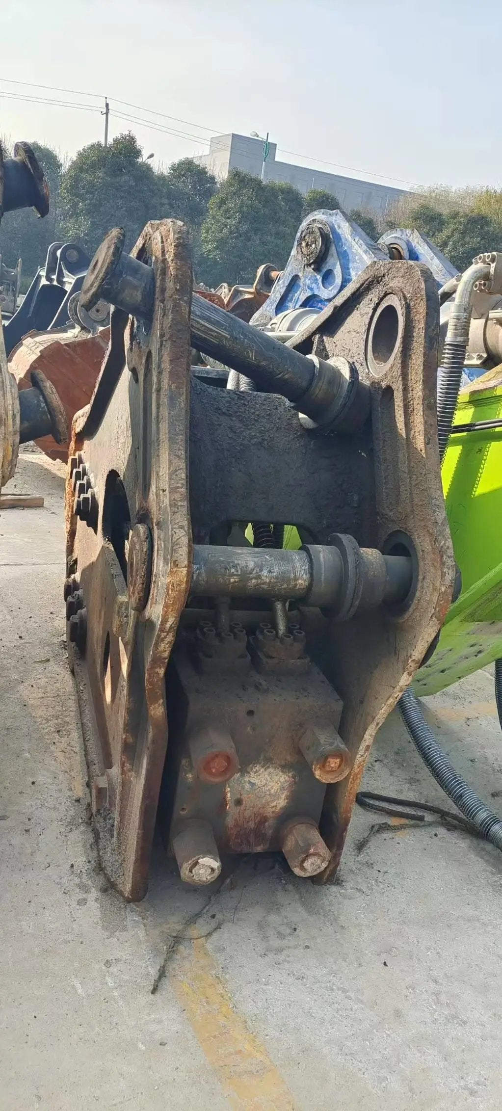 ZE550EK‑10‑1311 | 2022 | 3,588 h | Weinan — Beilite 200 hydraulic breaker included