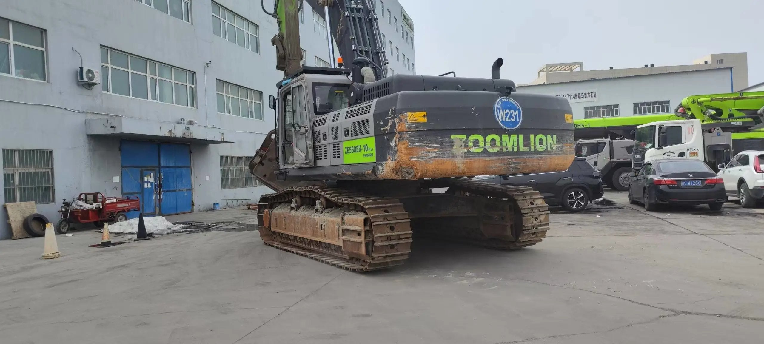 ZE550EK‑10Plus‑5006 | 2022 | 2,583 h | Urumqi — HOLLIS 200 hydraulic breaker