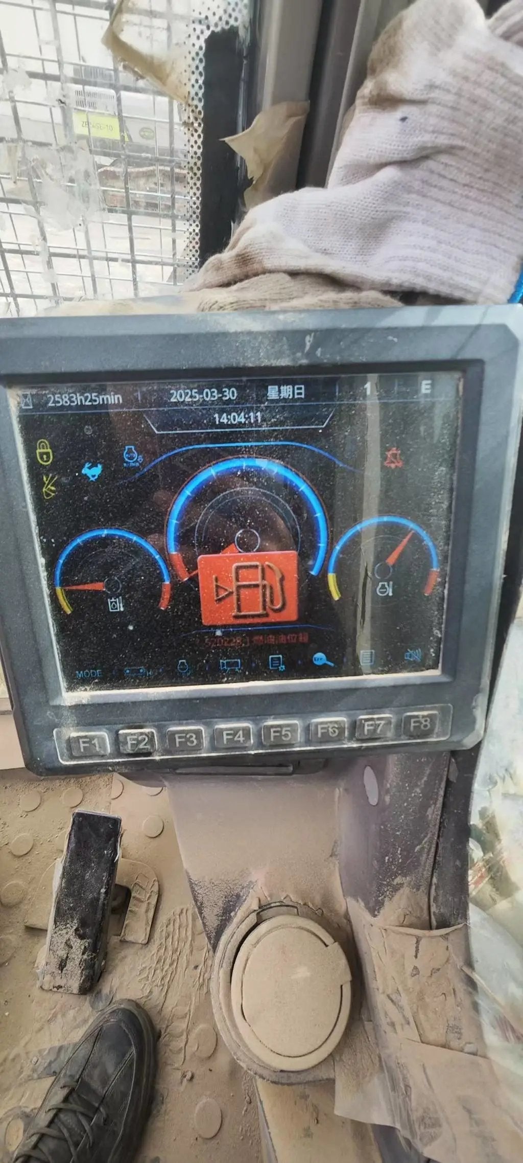 ZE550EK‑10Plus‑5006 | 2022 | 2,583 h | Urumqi — HOLLIS 200 hydraulic breaker
