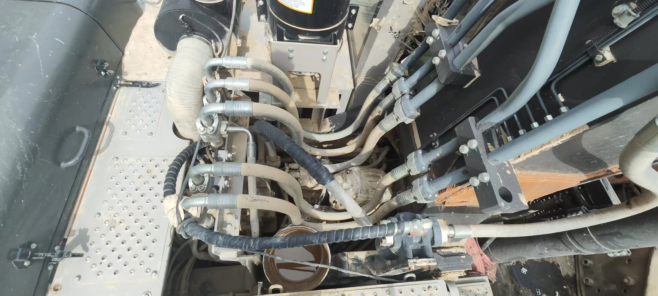 ZE550EK‑10Plus‑5006 | 2022 | 2,583 h | Urumqi — HOLLIS 200 hydraulic breaker