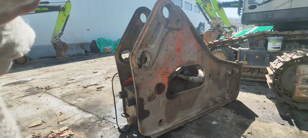 ZE550EK‑10Plus‑5006 | 2022 | 2,583 h | Urumqi — HOLLIS 200 hydraulic breaker