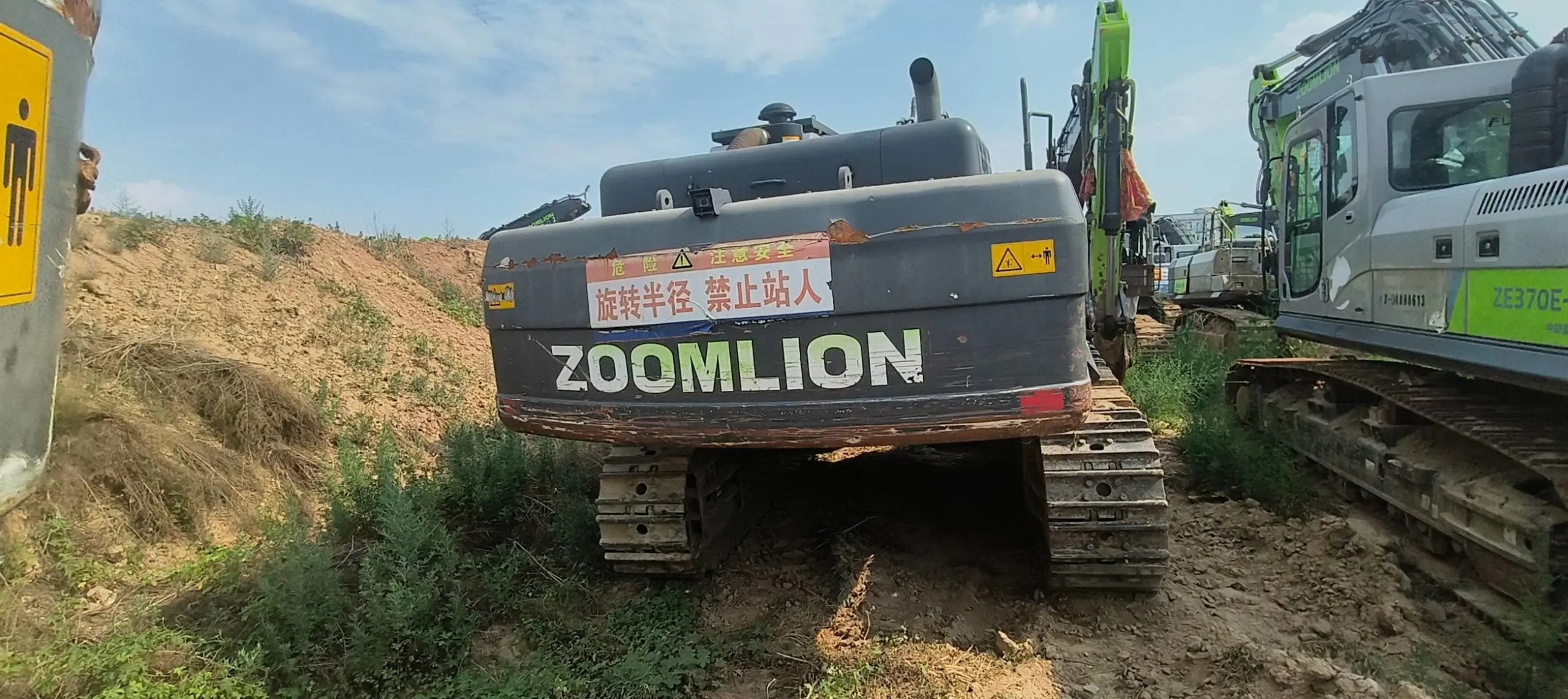 ZE550EK‑10‑1276 | 2022 | 3,716 h | Weinan Park — Bucket included