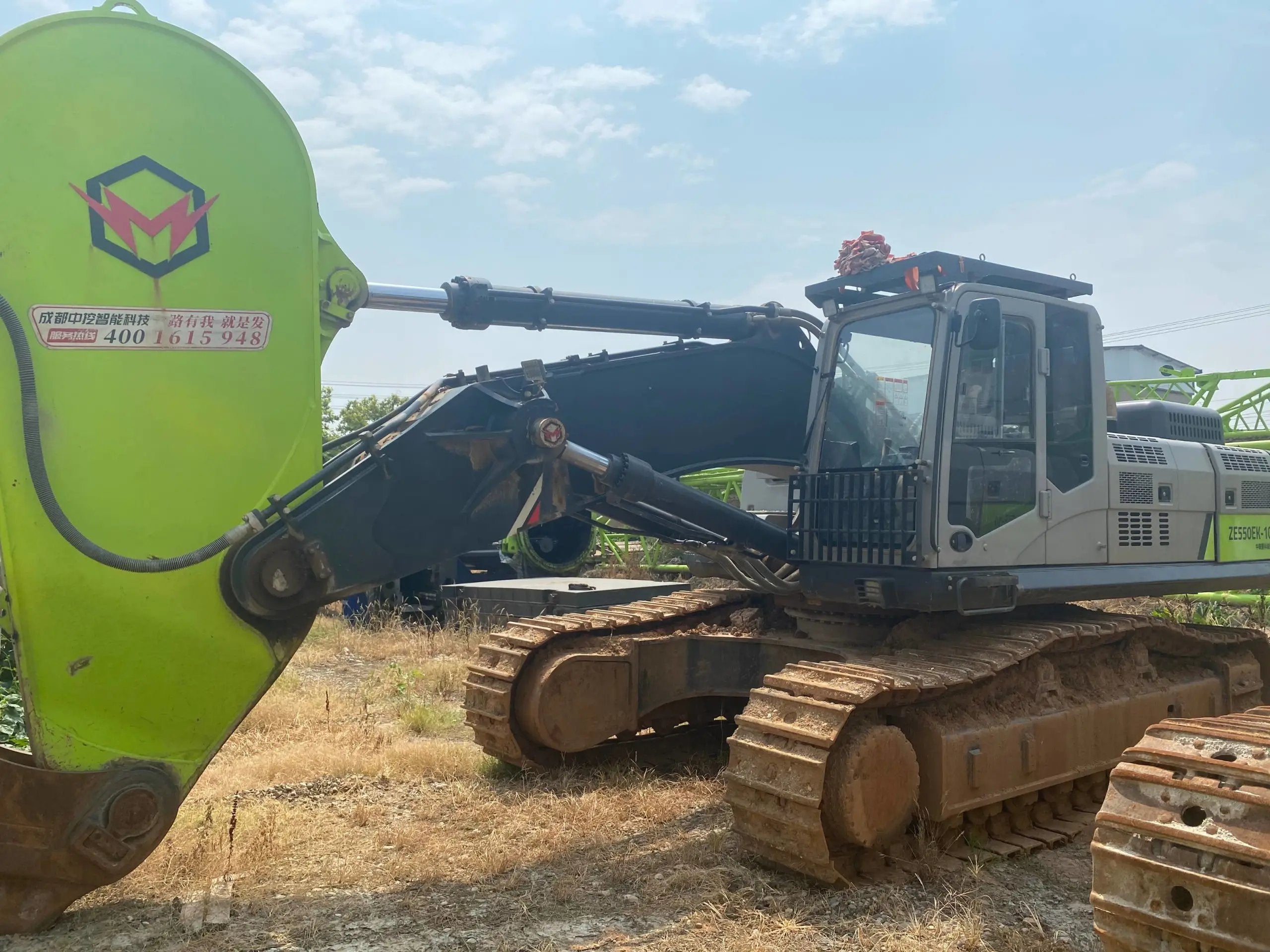 ZE550EK-10-1125 | Built 2021 | 3,620 hrs | Parked in Weinan — Fitted with hook arm (鹰钩臂)