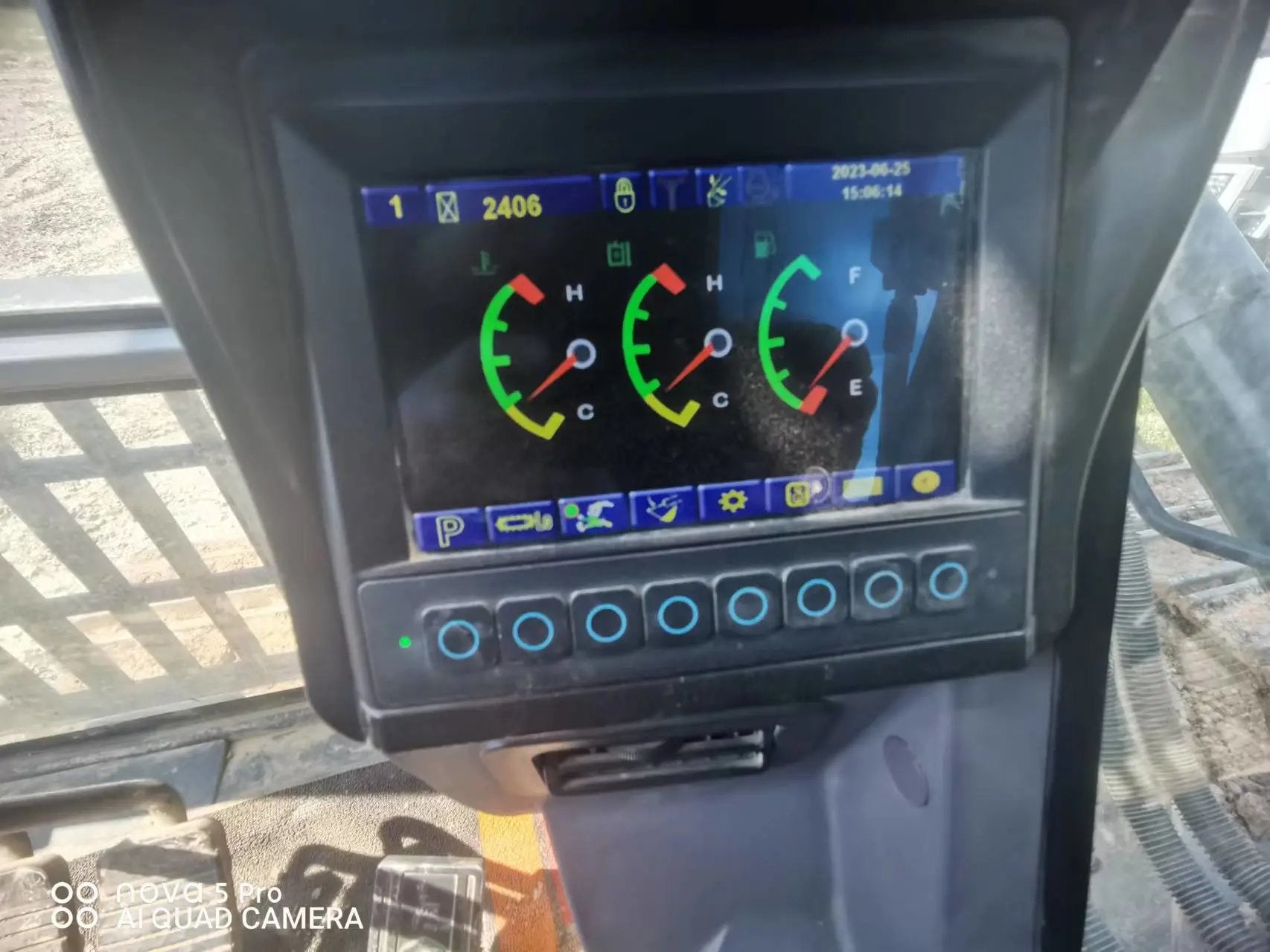 ZE550EK-10-1125 | Built 2021 | 3,620 hrs | Parked in Weinan — Fitted with hook arm (鹰钩臂)