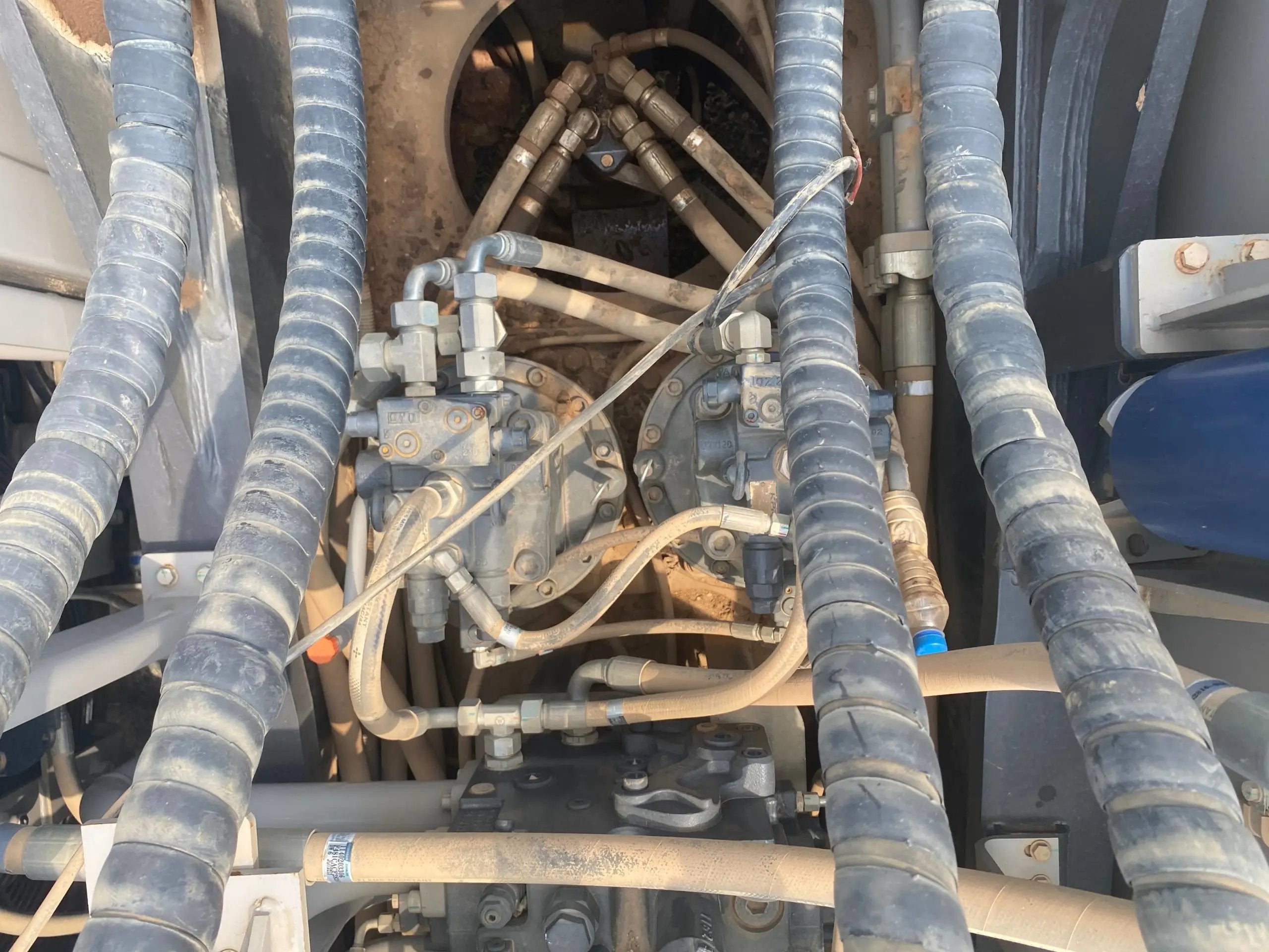 ZE550EK-10-1125 | Built 2021 | 3,620 hrs | Parked in Weinan — Fitted with hook arm (鹰钩臂)
