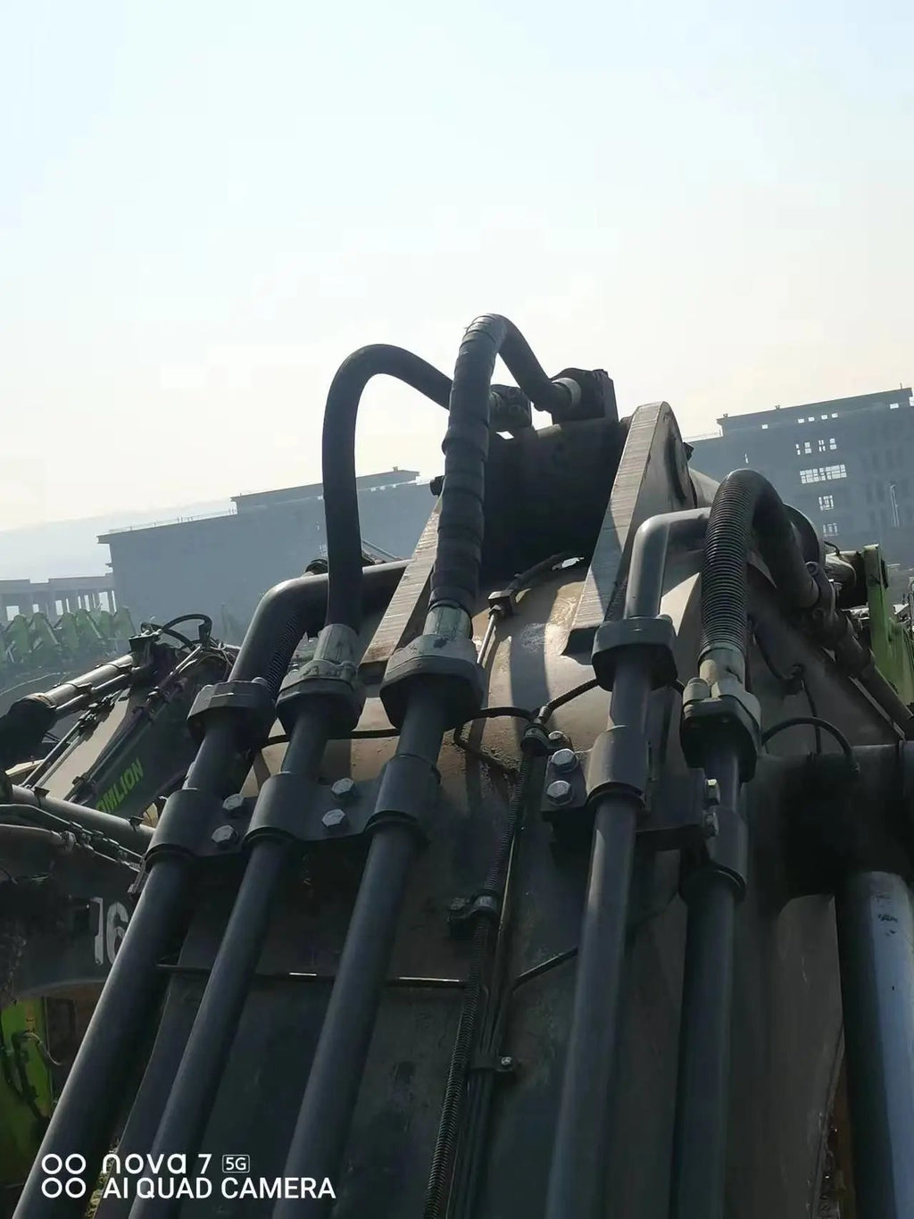 ZE550EK-10-1148 | Built 2022 | 275 hrs | Parked in Weinan — No bucket assembly fitted