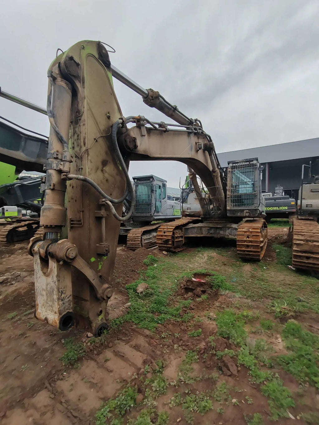 ZE550EK-10-1118 | Built 2021 | 3,614 hrs | Parked in Weinan — Fitted with AIDI 200 hydraulic breaker (艾迪200破碎锤)