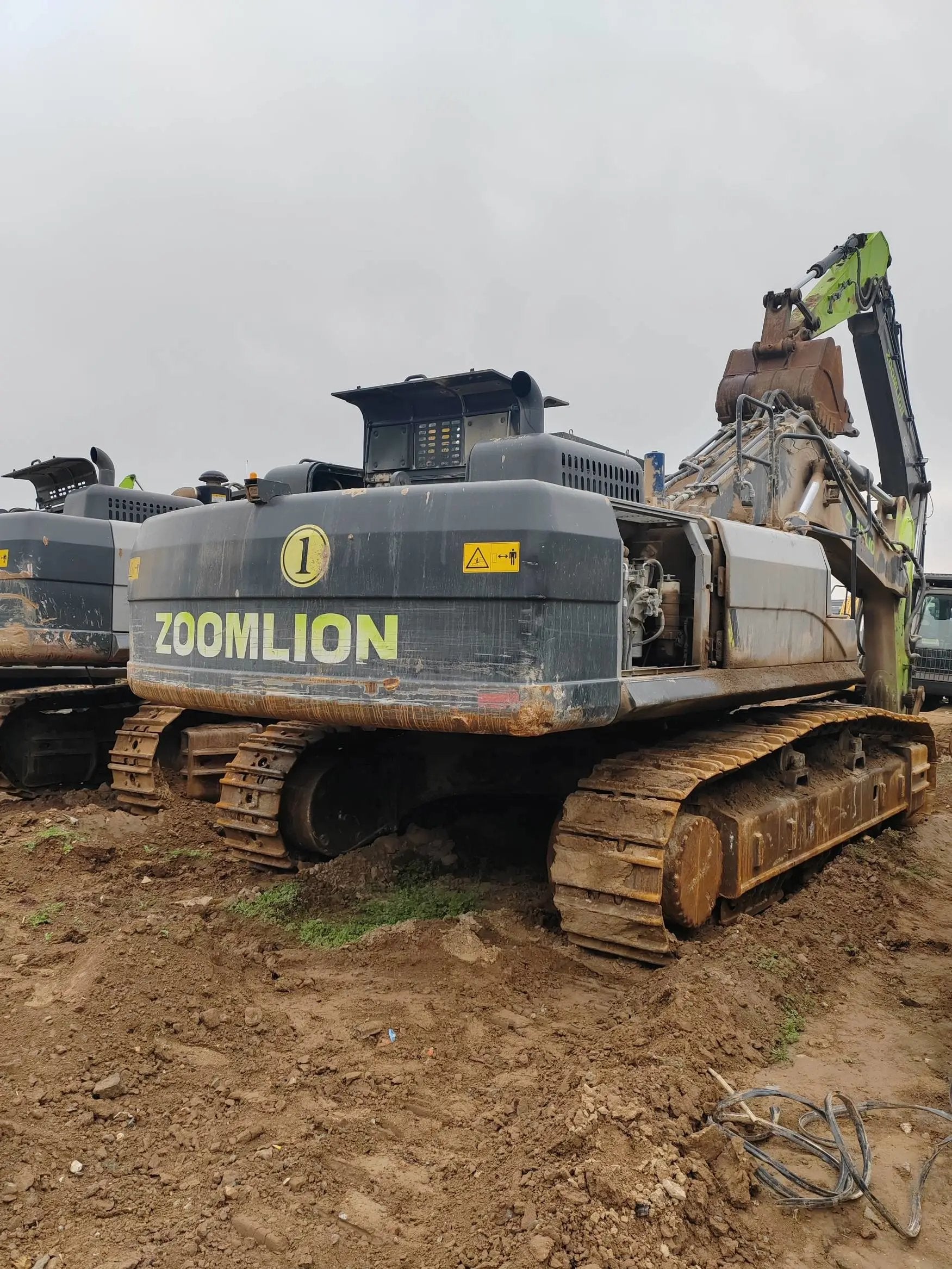 ZE550EK-10-1118 | Built 2021 | 3,614 hrs | Parked in Weinan — Fitted with AIDI 200 hydraulic breaker (艾迪200破碎锤)