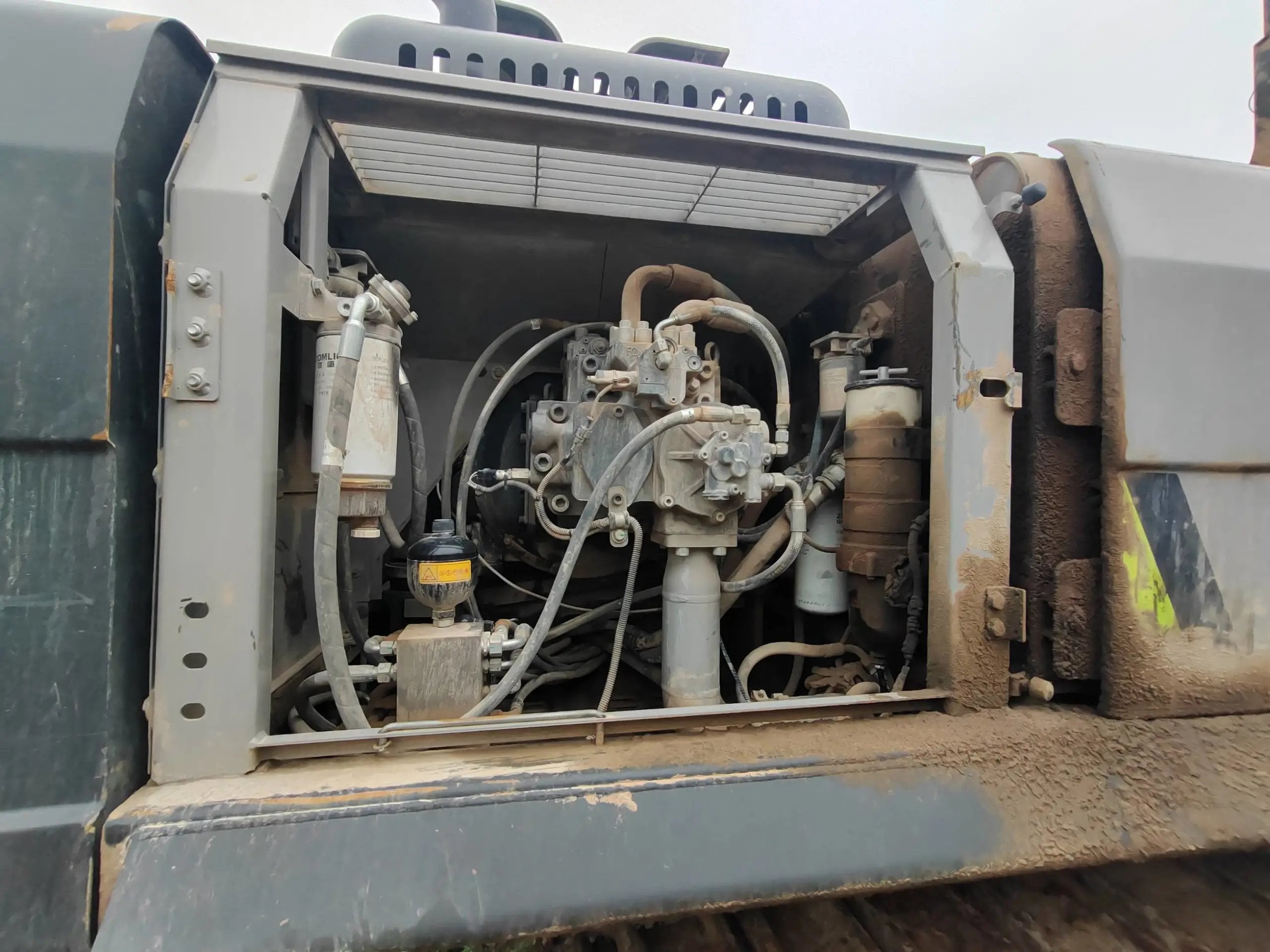ZE550EK-10-1118 | Built 2021 | 3,614 hrs | Parked in Weinan — Fitted with AIDI 200 hydraulic breaker (艾迪200破碎锤)