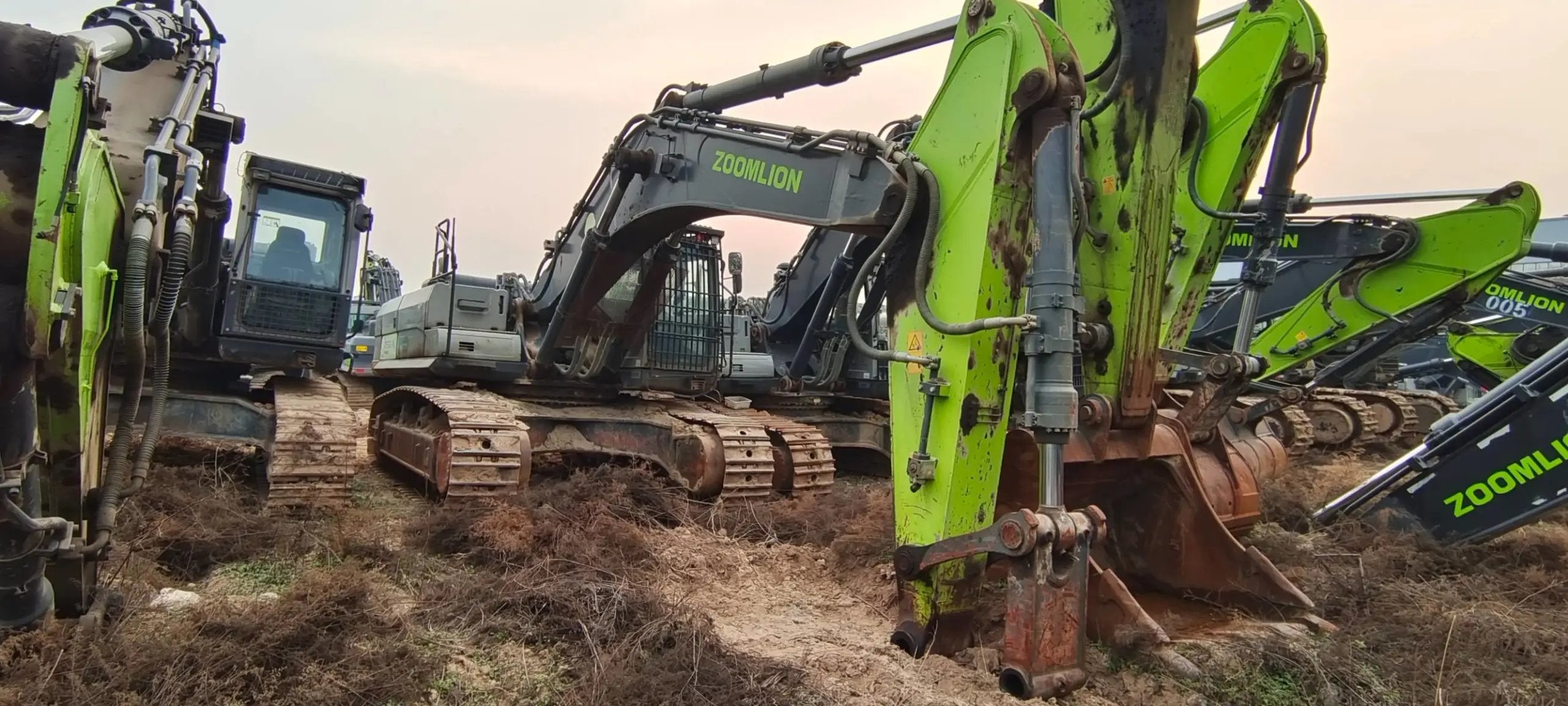 ZE550EK-10-1176 | Built May 2021 | 4,257 hrs | Parked in Weinan — No bucket assembly