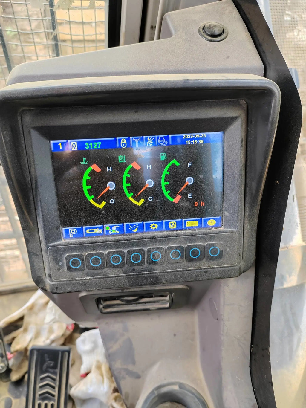 ZE550EK-10-1243 | 2021 (Sep) | 3,976 h | Weinan Park — With bucket