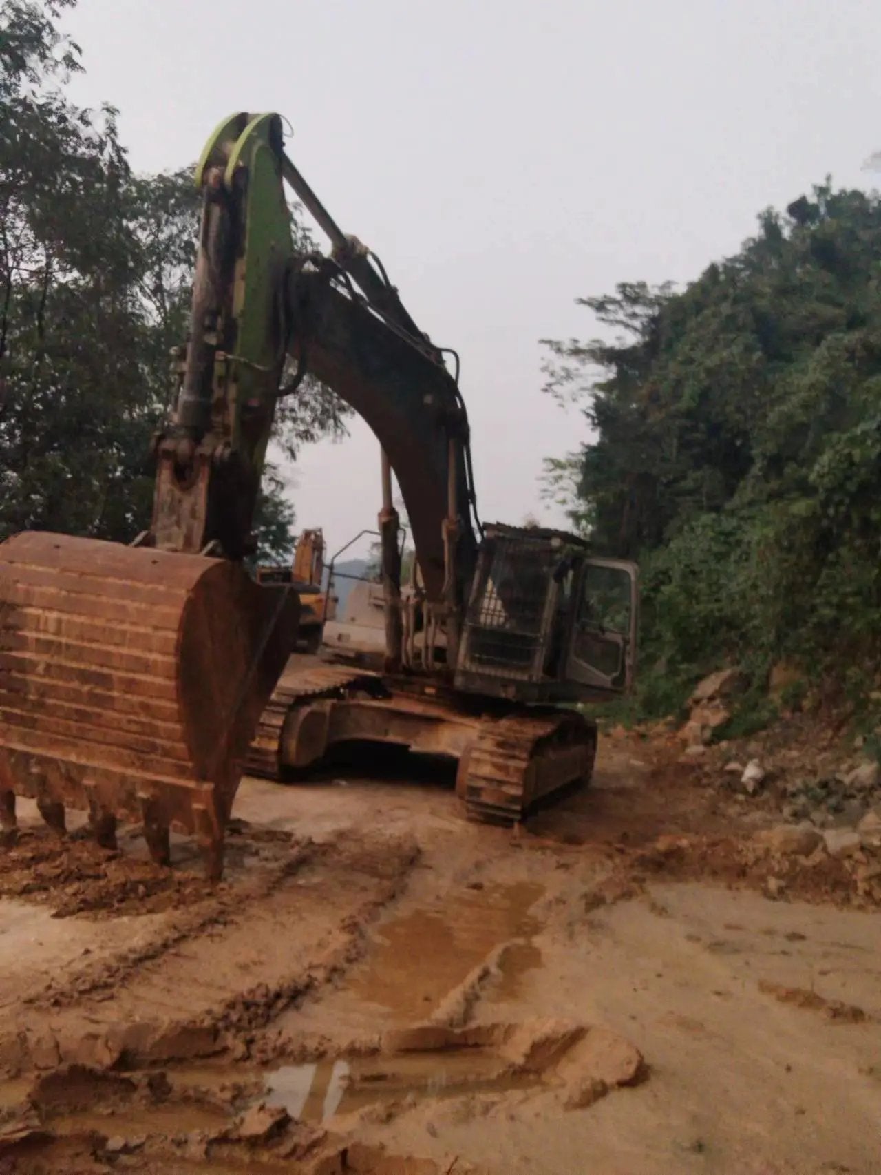 ZE550EK-10-1119 | Built 2021 | 2,228 hrs | Parked in Huizhou, Guangdong — Fitted with bucket assembly