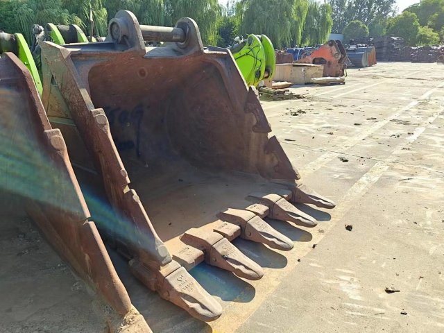 ZE500GK‑5001 | Manufactured Feb 2022 | 1,526 hrs | Parked in Weinan — fitted with digging bucket