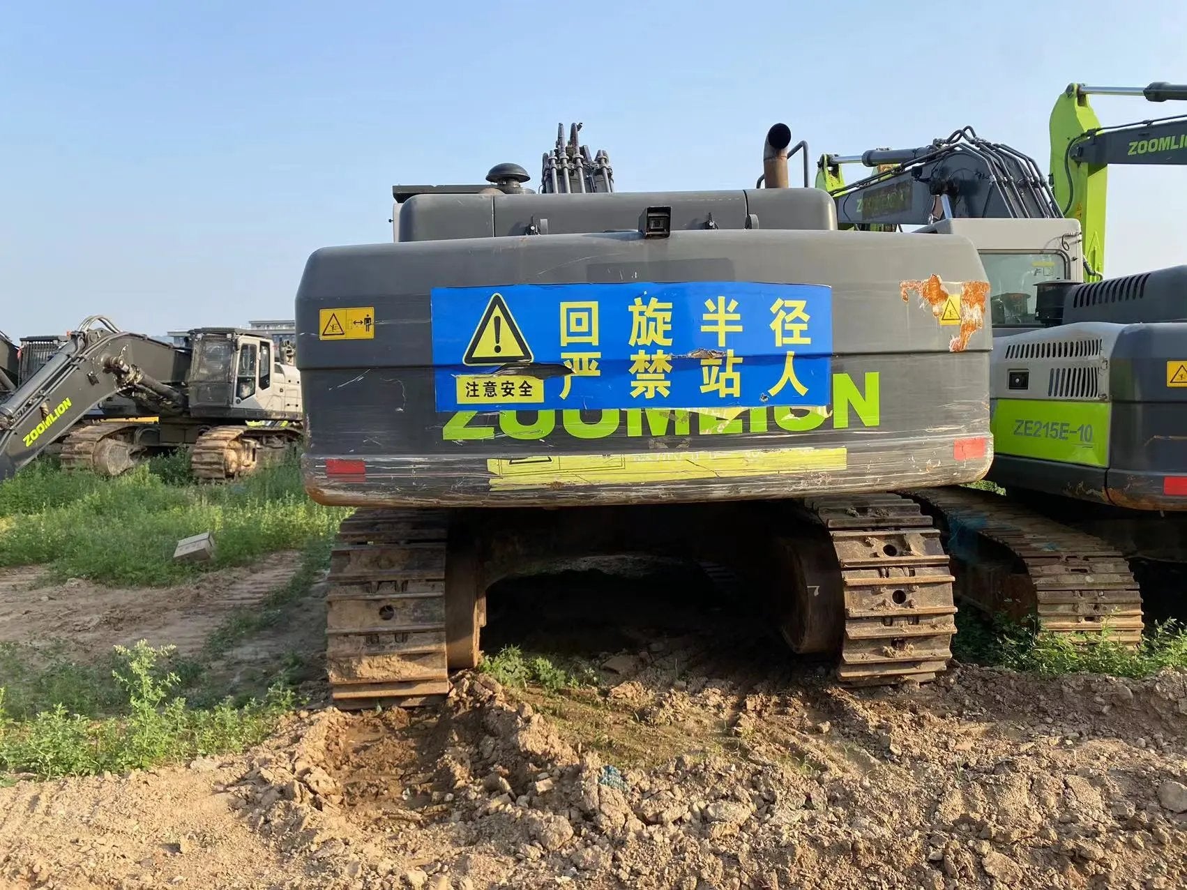 ZE550EK‑10‑1043 | 2022 build | 1,253 hrs | Parked in Weinan — equipped with bucket