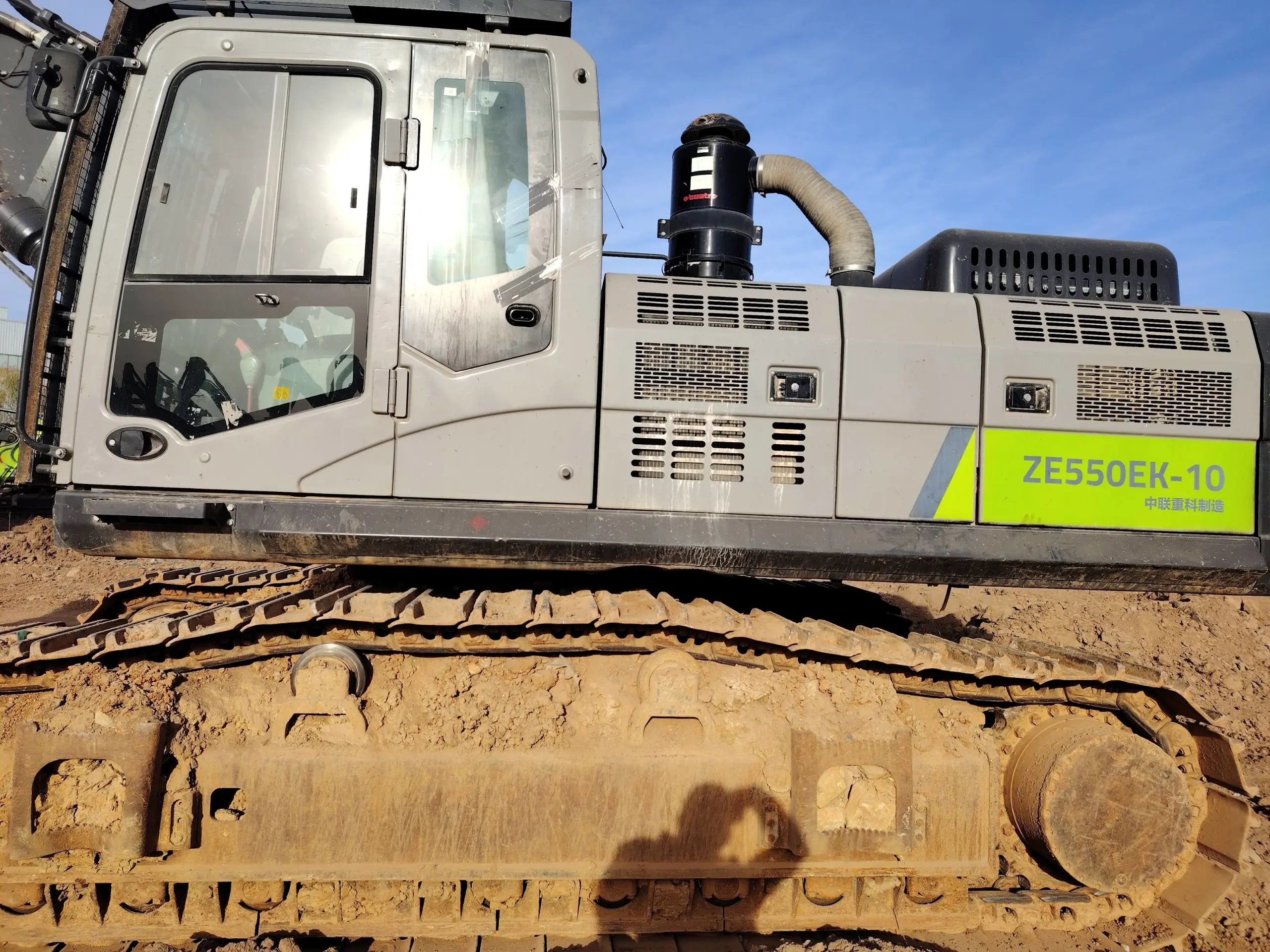 ZE550EK-10-1183 | Built: July 2021 | Hours: 4,341 hrs | Stored: Weinan, Shaanxi | Attachment: Aidi 200 hydraulic breaker