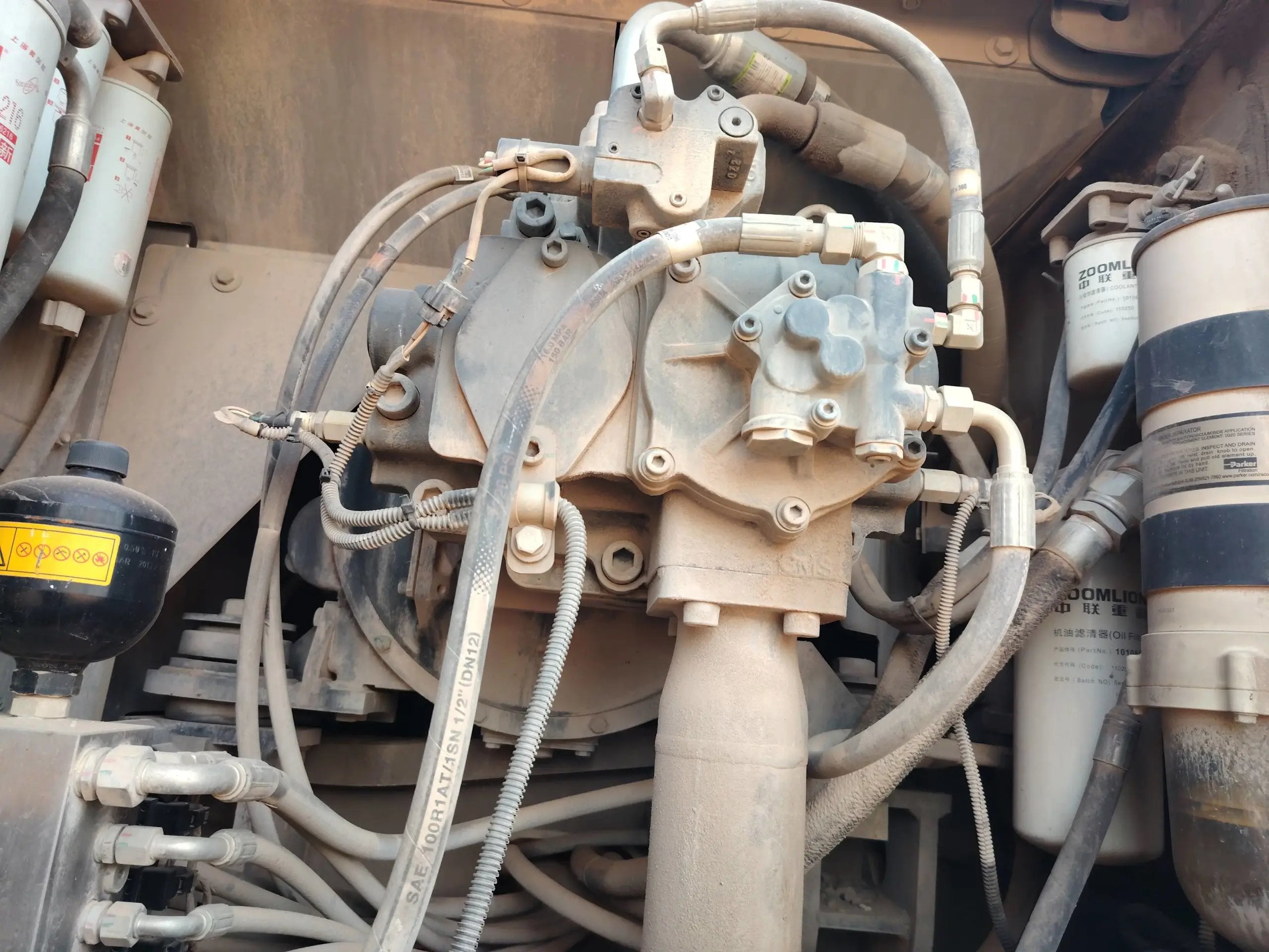 ZE550EK-10-1183 | Built: July 2021 | Hours: 4,341 hrs | Stored: Weinan, Shaanxi | Attachment: Aidi 200 hydraulic breaker