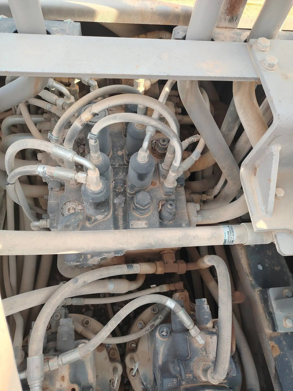 ZE550EK-10-1183 | Built: July 2021 | Hours: 4,341 hrs | Stored: Weinan, Shaanxi | Attachment: Aidi 200 hydraulic breaker