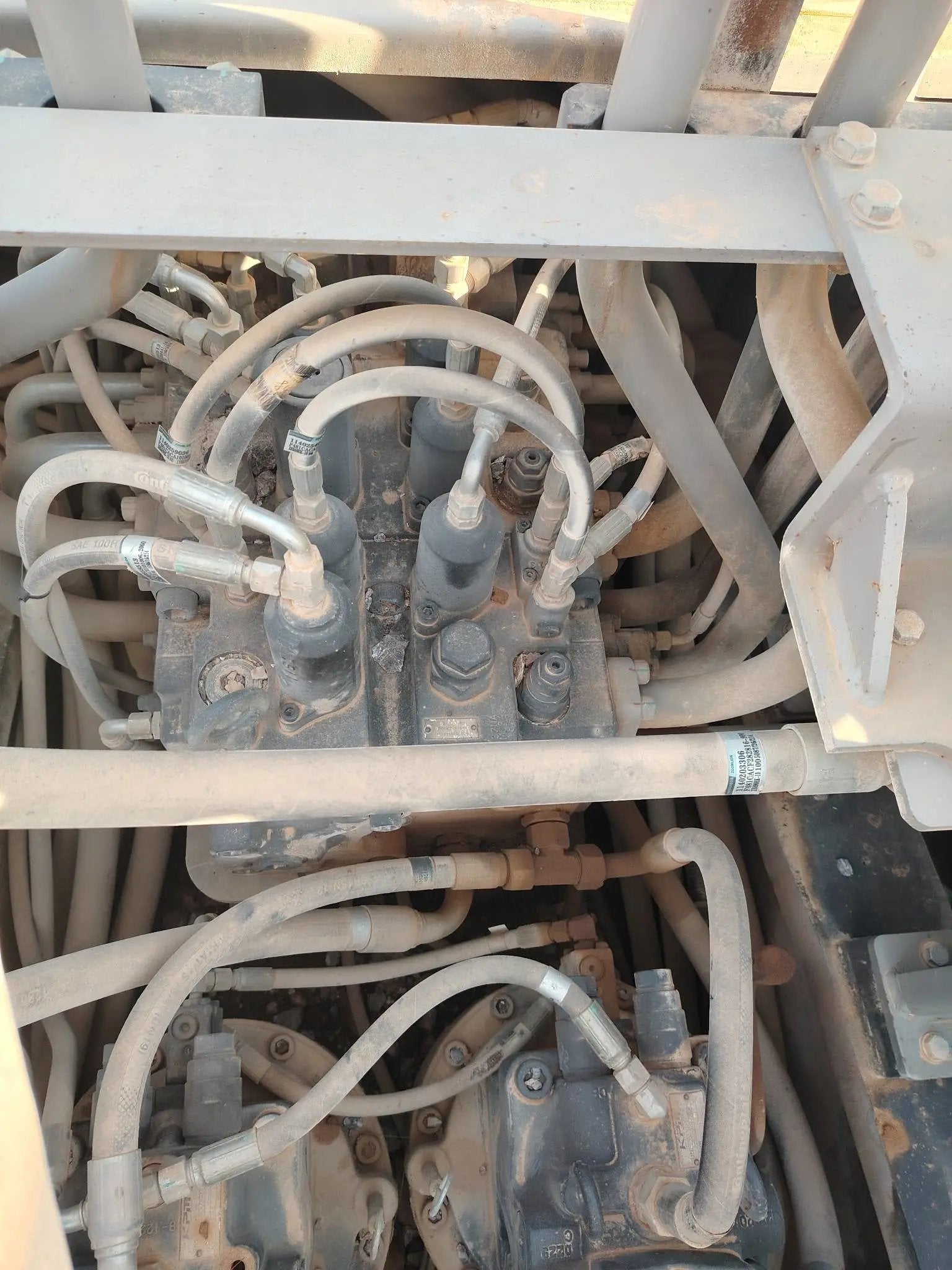 ZE550EK-10-1183 | Built: July 2021 | Hours: 4,341 hrs | Stored: Weinan, Shaanxi | Attachment: Aidi 200 hydraulic breaker