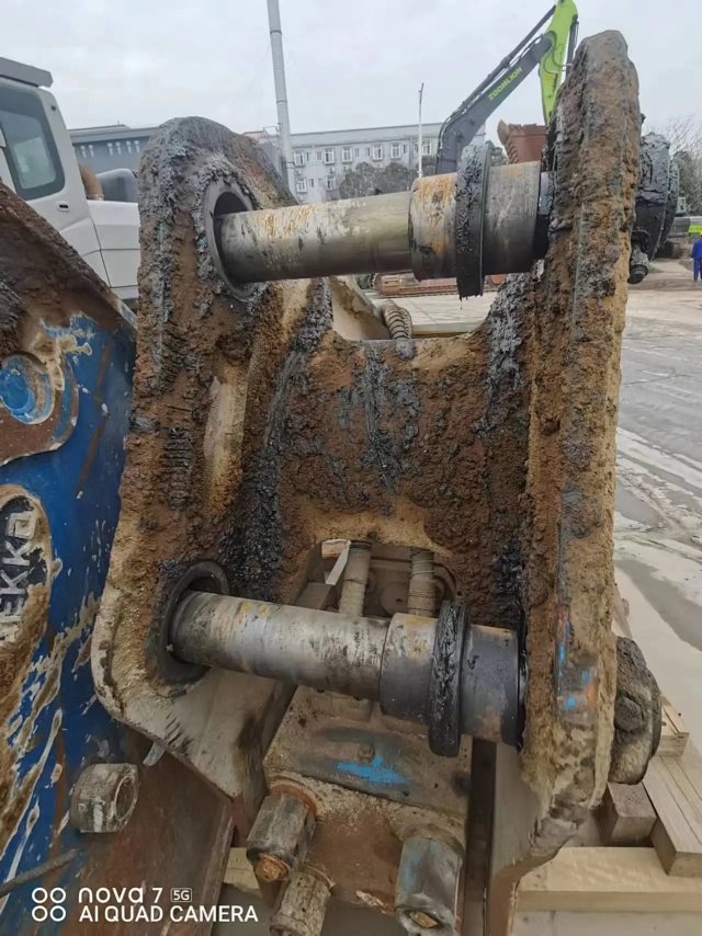 ZE550EK‑10‑1270 | 2021 | 752 h | Weinan Park — DEK200 hydraulic breaker