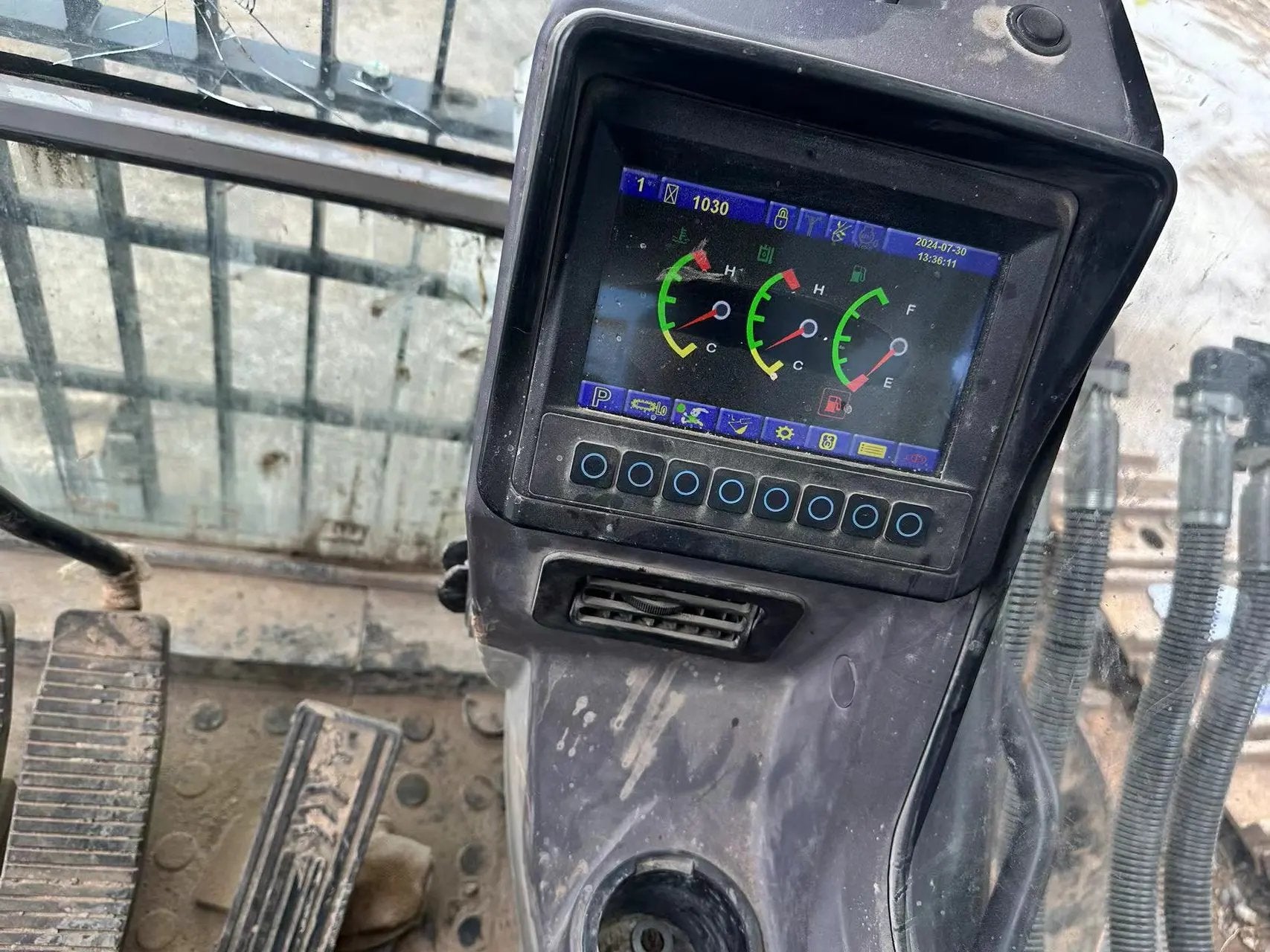 ZE550EK-10-1204 | Built: 2022 | Hours: 1,030 hrs | Location: Baoding (Xushui), Hebei | Attachment: Tianke 200 hydraulic breaker